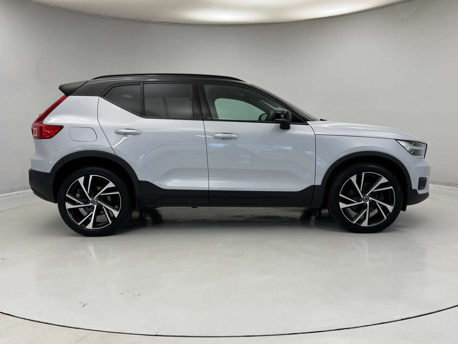 2020 VOLVO XC40 2020 VOLVO XC40