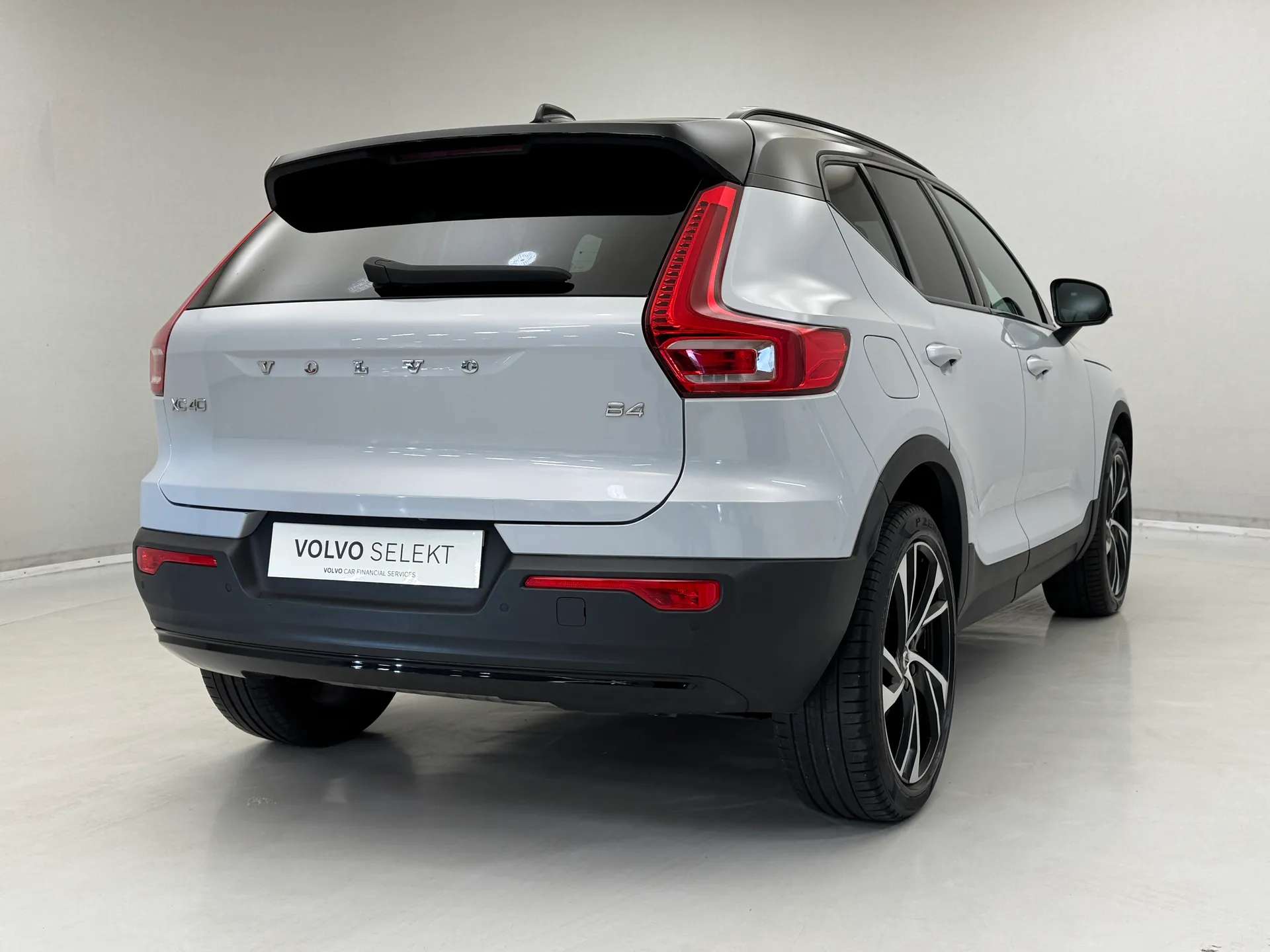 2020 VOLVO XC40 2020 VOLVO XC40