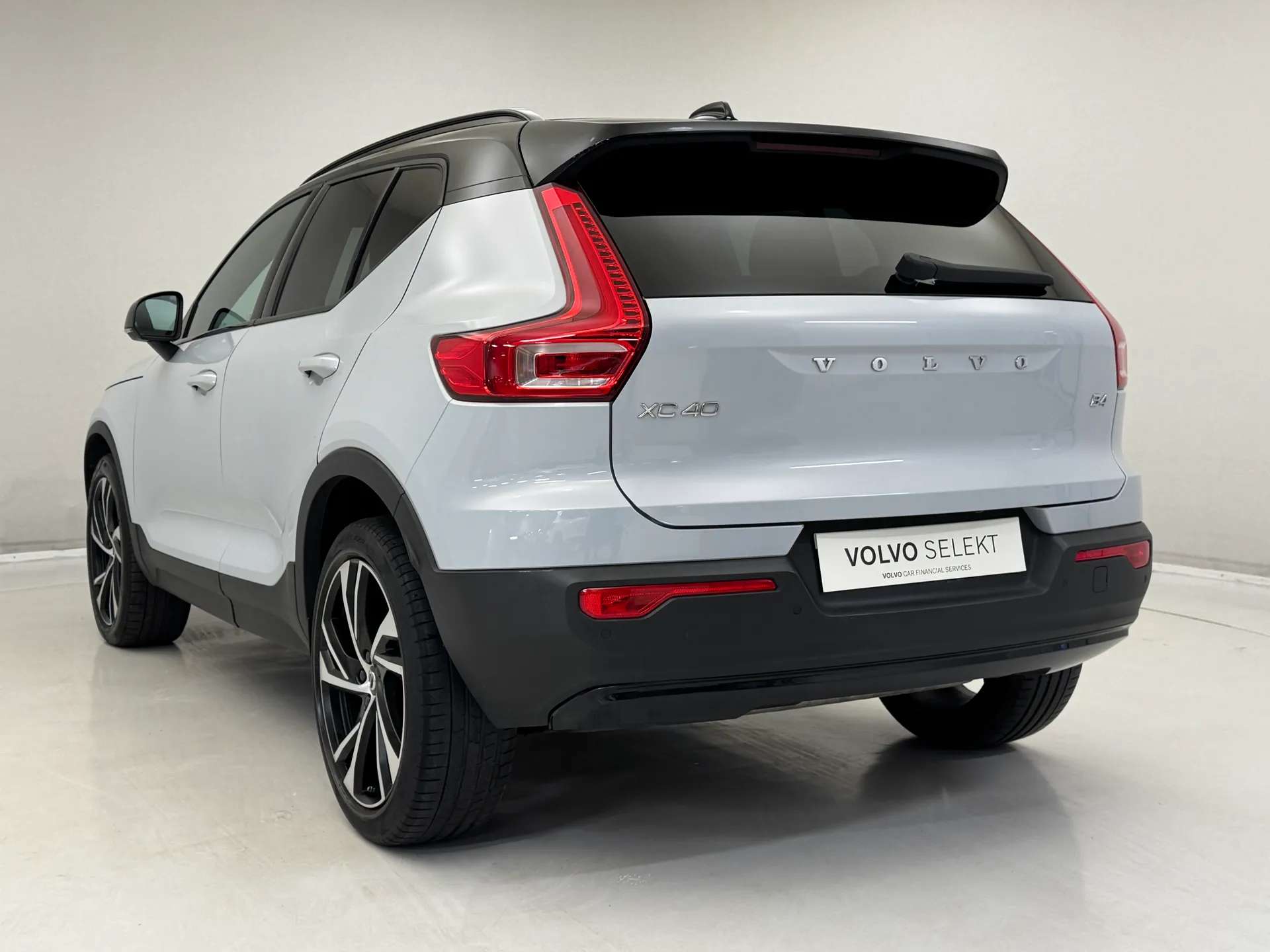 2020 VOLVO XC40 2020 VOLVO XC40