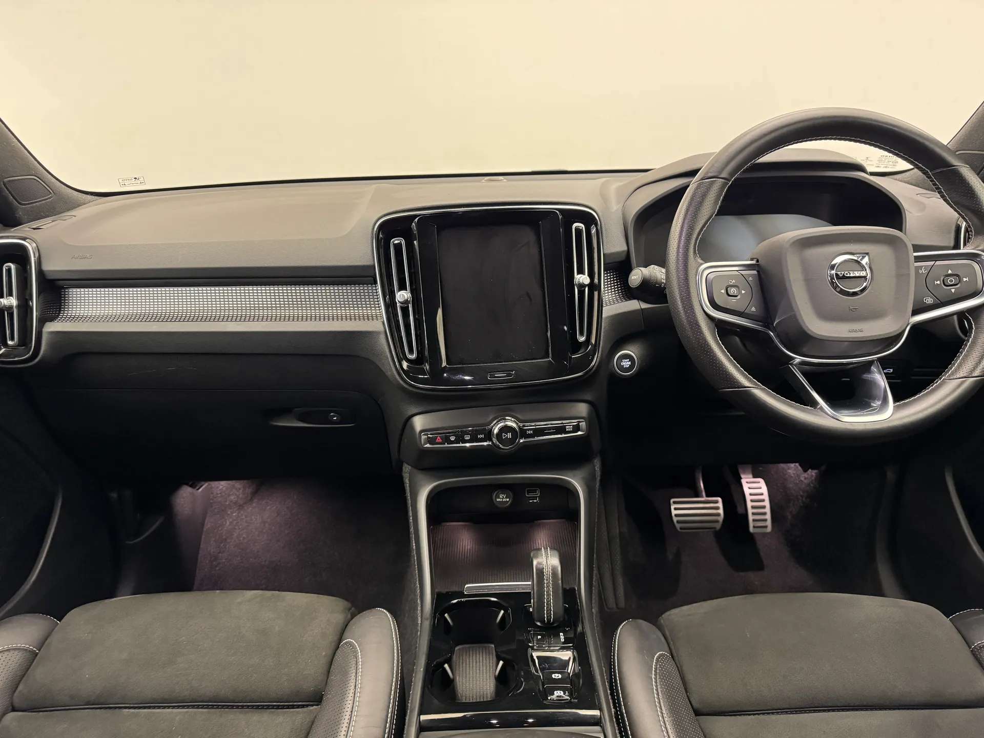 2020 VOLVO XC40 2020 VOLVO XC40