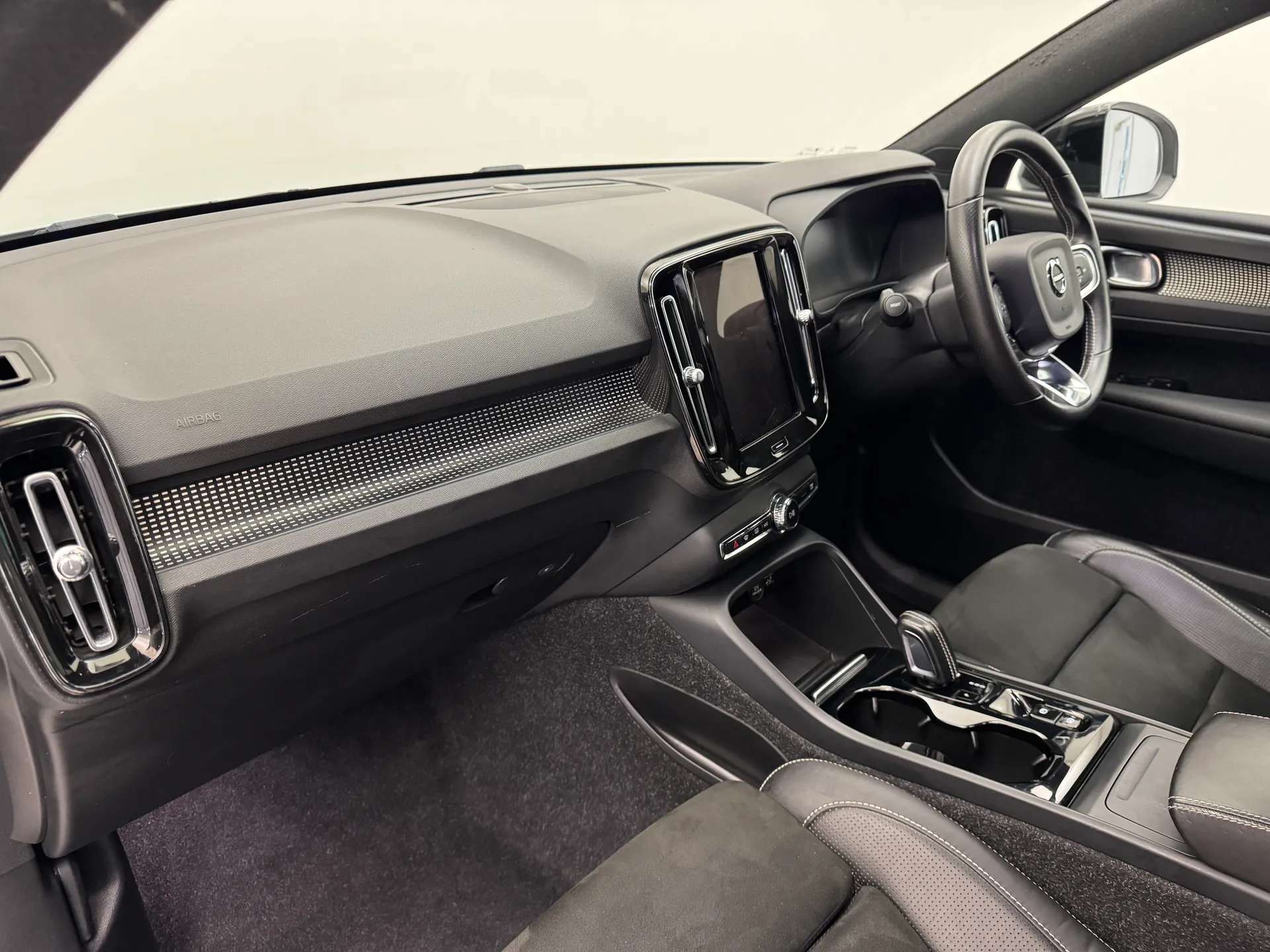 2020 VOLVO XC40 2020 VOLVO XC40