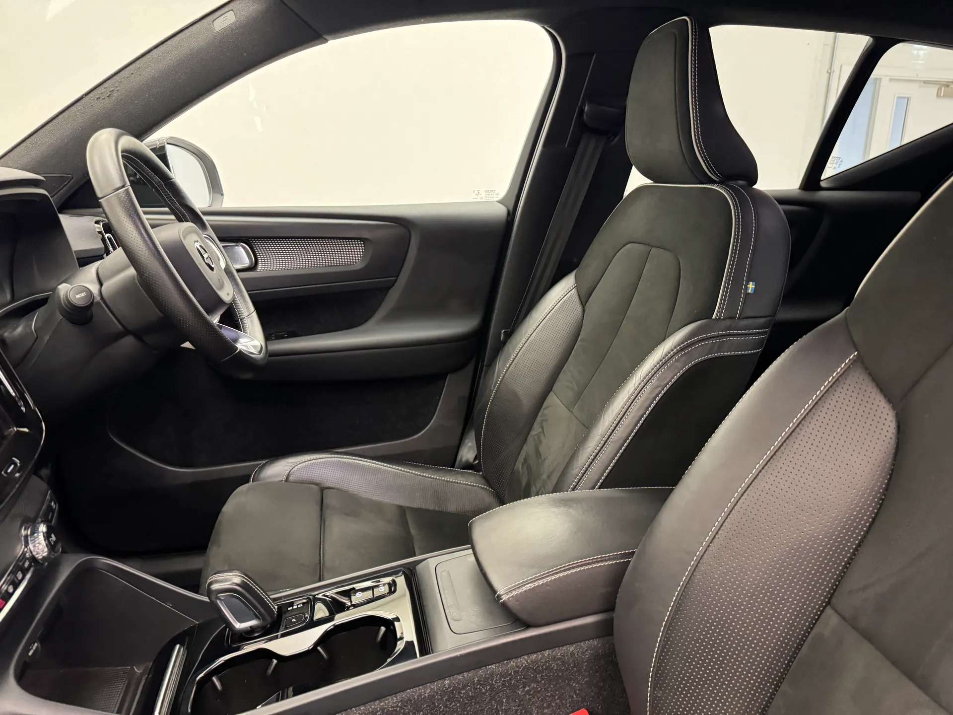 2020 VOLVO XC40 2020 VOLVO XC40