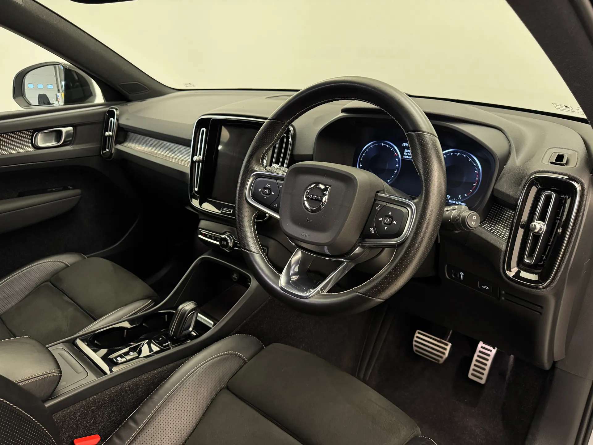 2020 VOLVO XC40 2020 VOLVO XC40