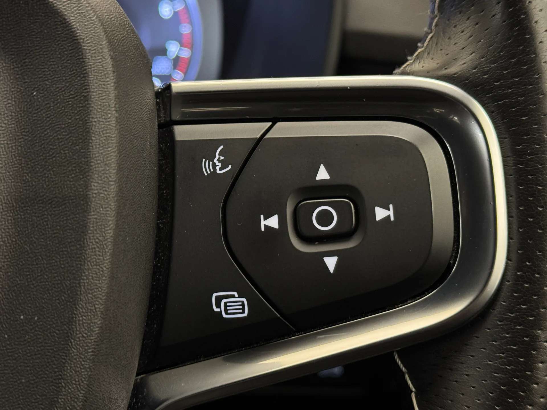 2020 VOLVO XC40 2020 VOLVO XC40