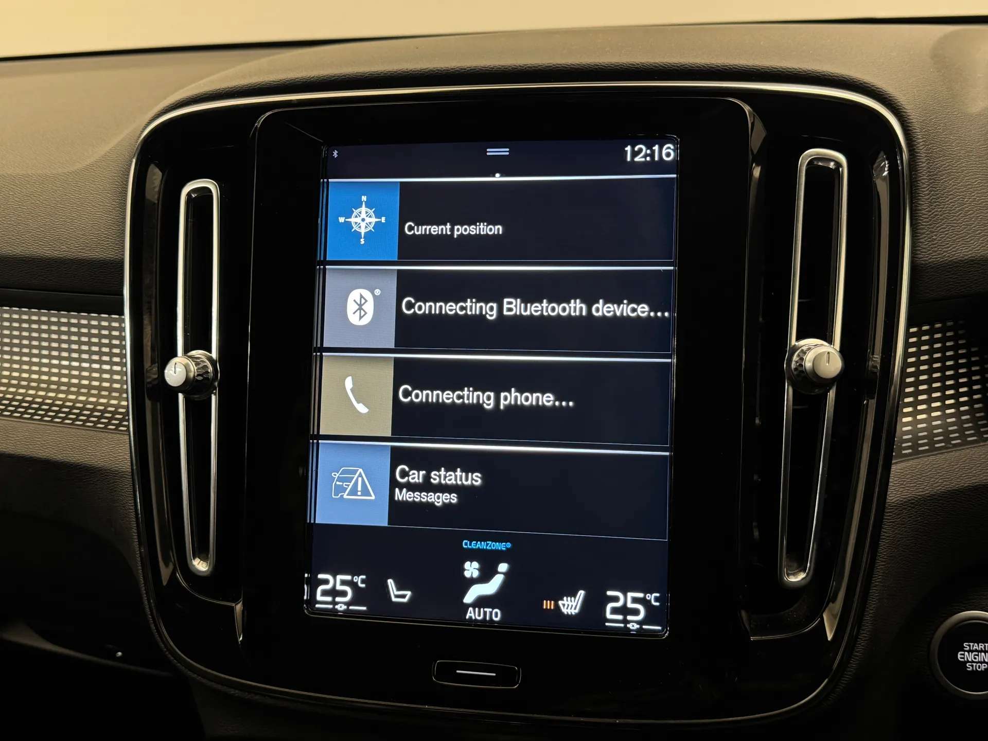 2020 VOLVO XC40 2020 VOLVO XC40