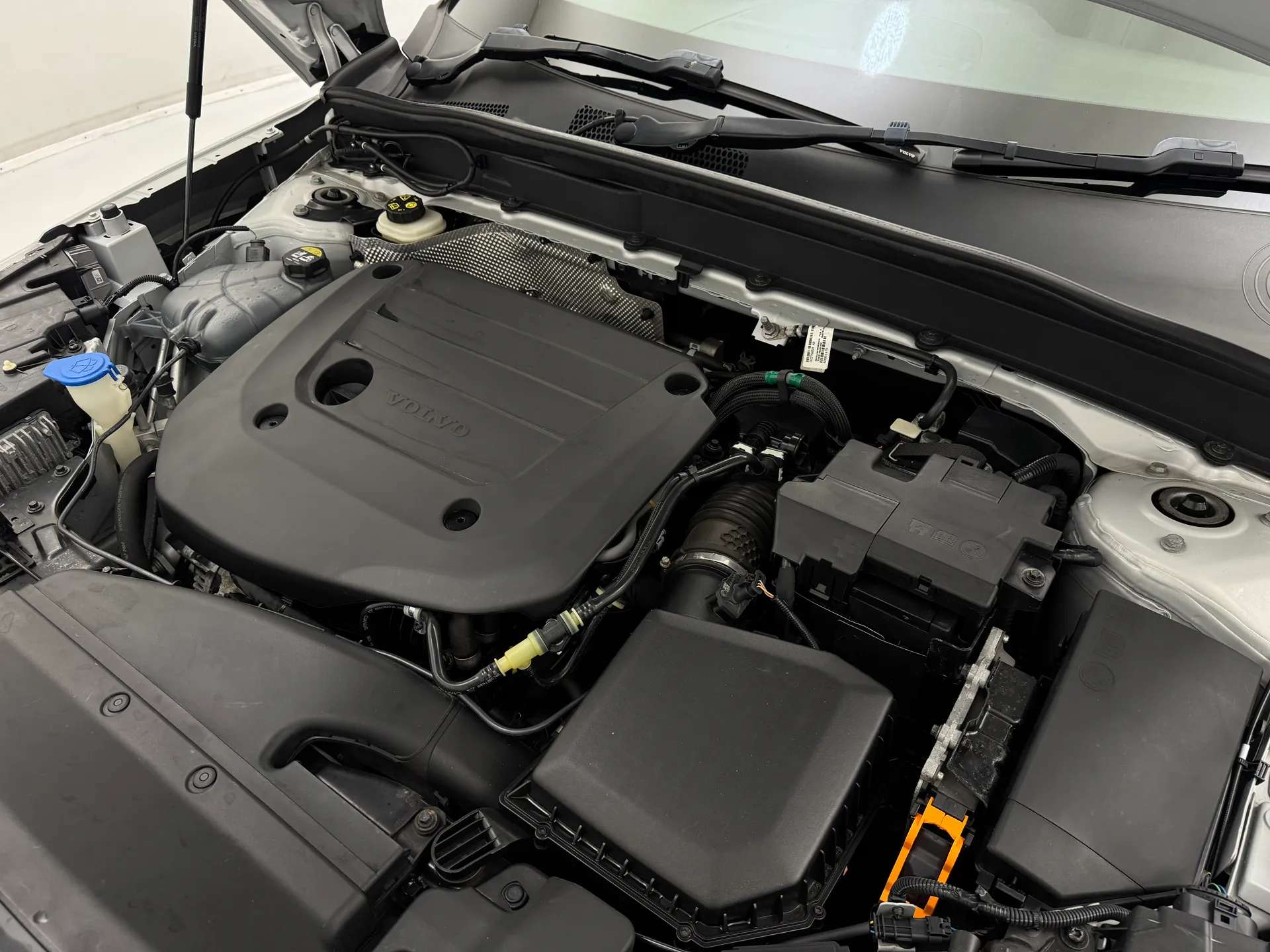 2020 VOLVO XC40 2020 VOLVO XC40