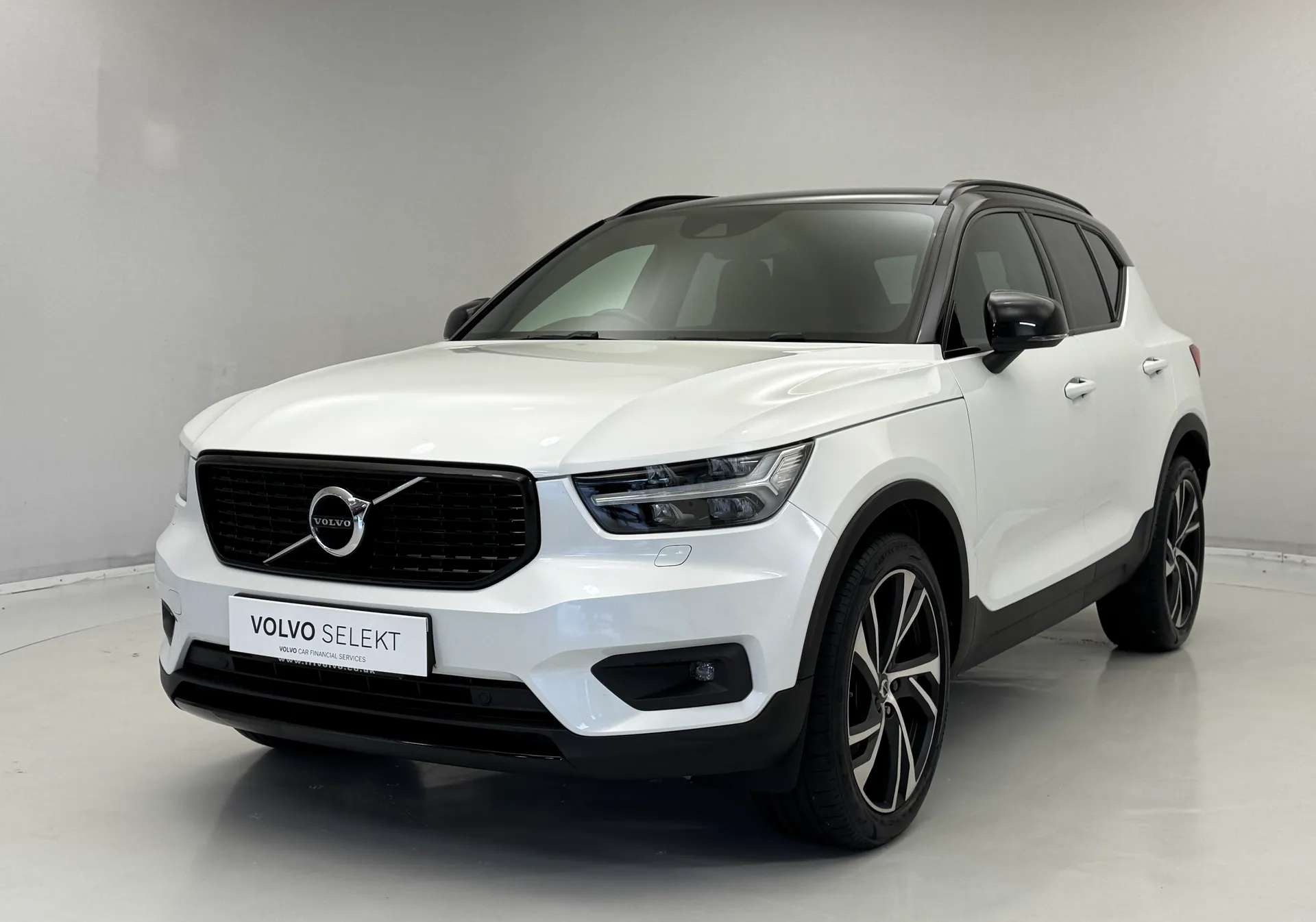 2020 VOLVO XC40 2020 VOLVO XC40