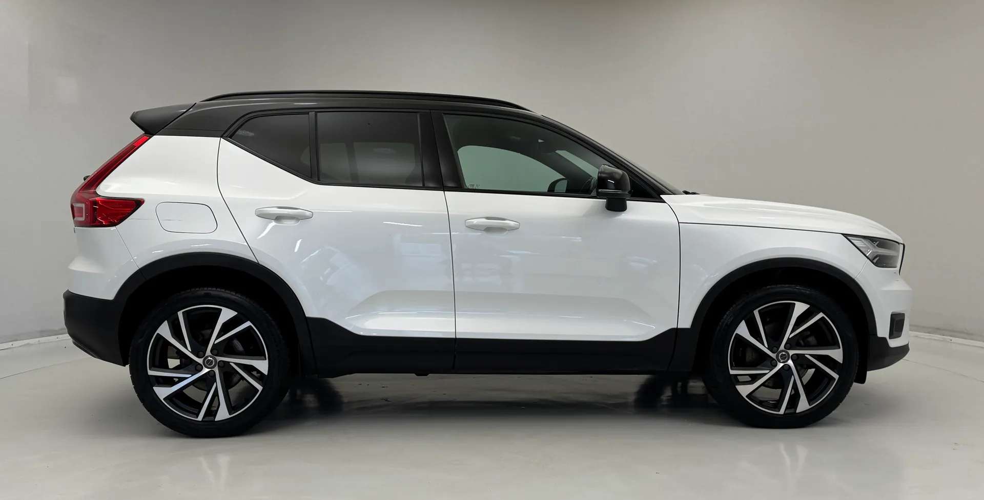 2020 VOLVO XC40 2020 VOLVO XC40