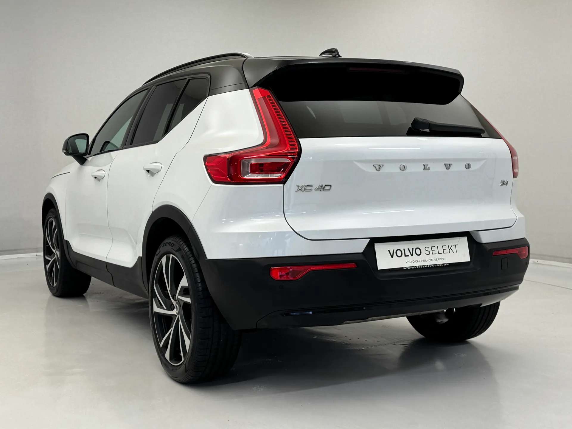 2020 VOLVO XC40 2020 VOLVO XC40