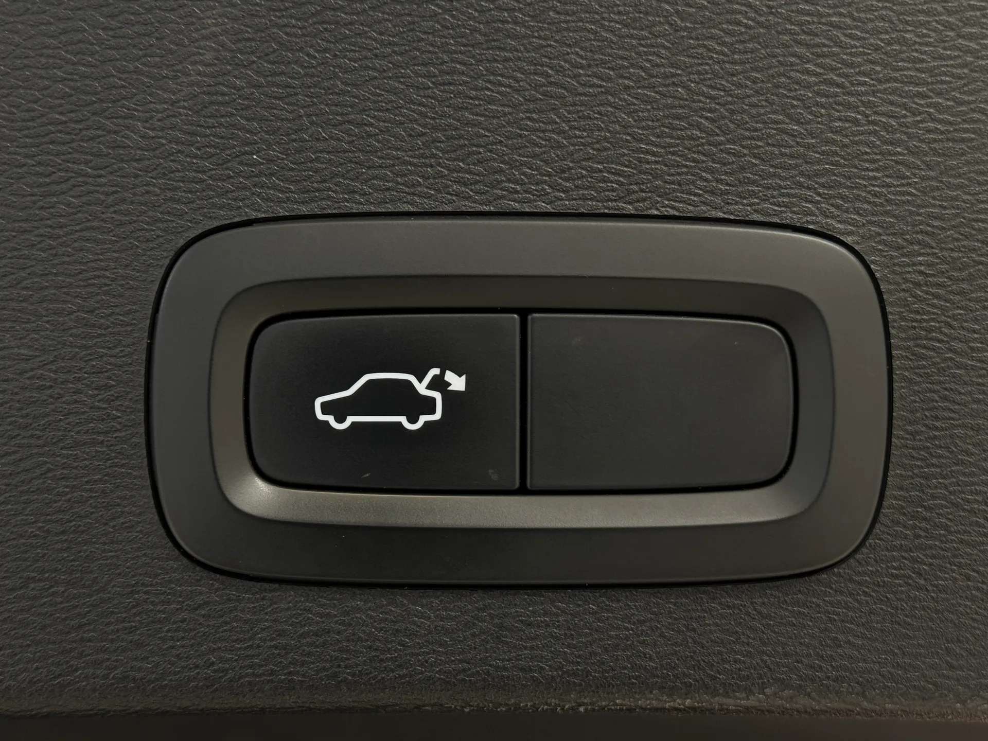 2020 VOLVO XC40 2020 VOLVO XC40