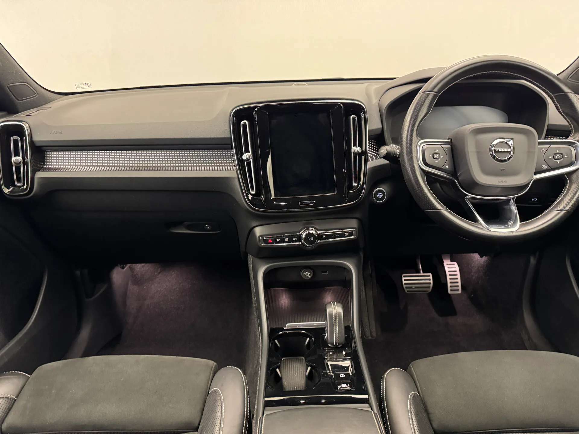 2020 VOLVO XC40 2020 VOLVO XC40