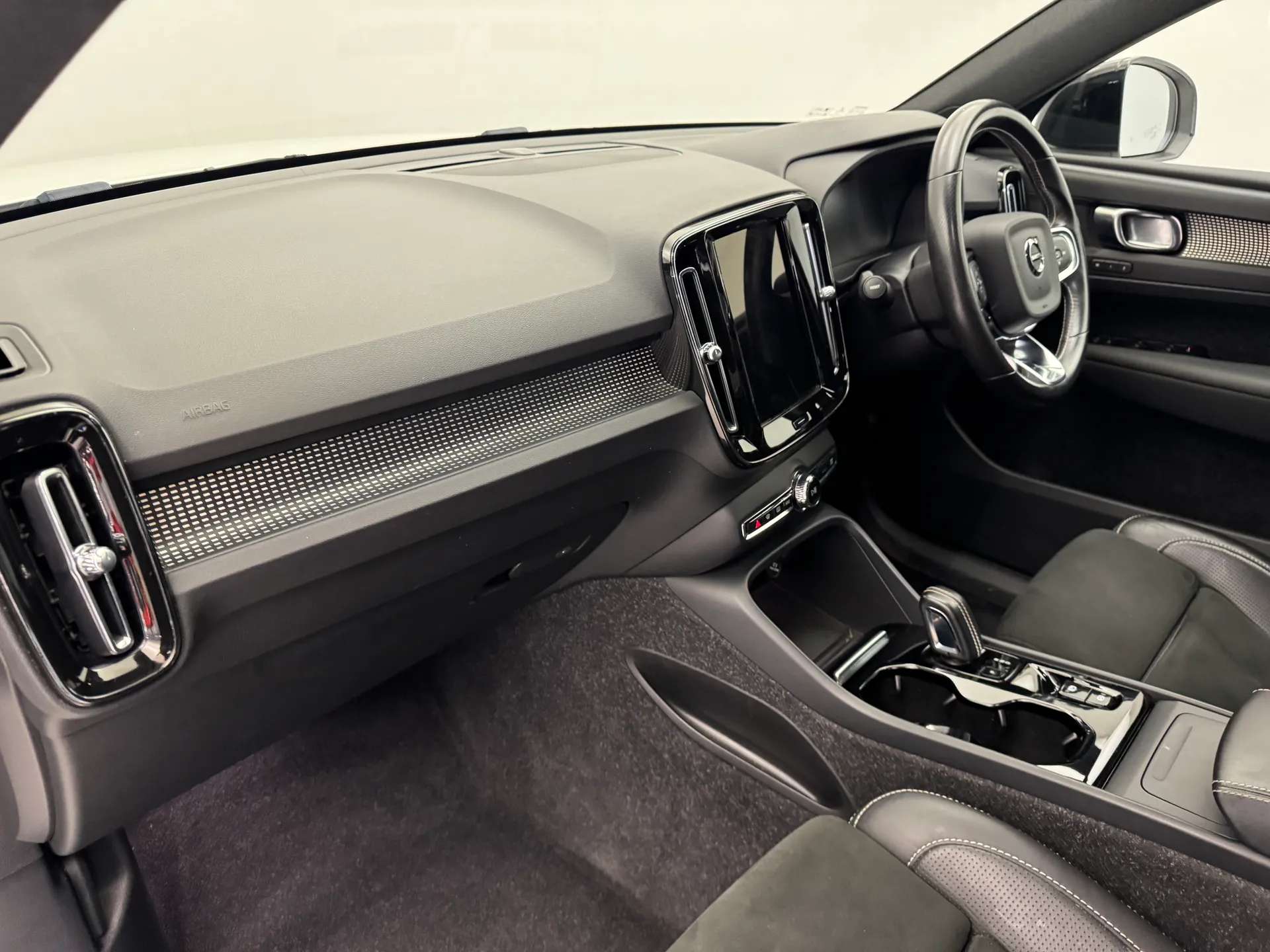 2020 VOLVO XC40 2020 VOLVO XC40