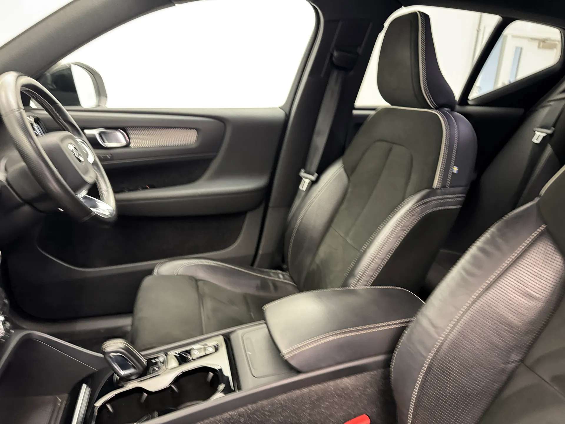 2020 VOLVO XC40 2020 VOLVO XC40