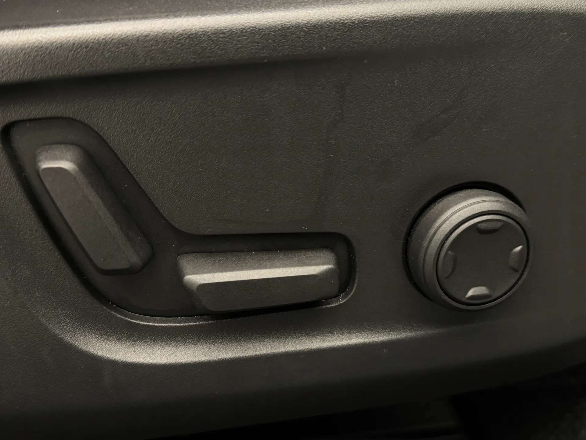 2020 VOLVO XC40 2020 VOLVO XC40