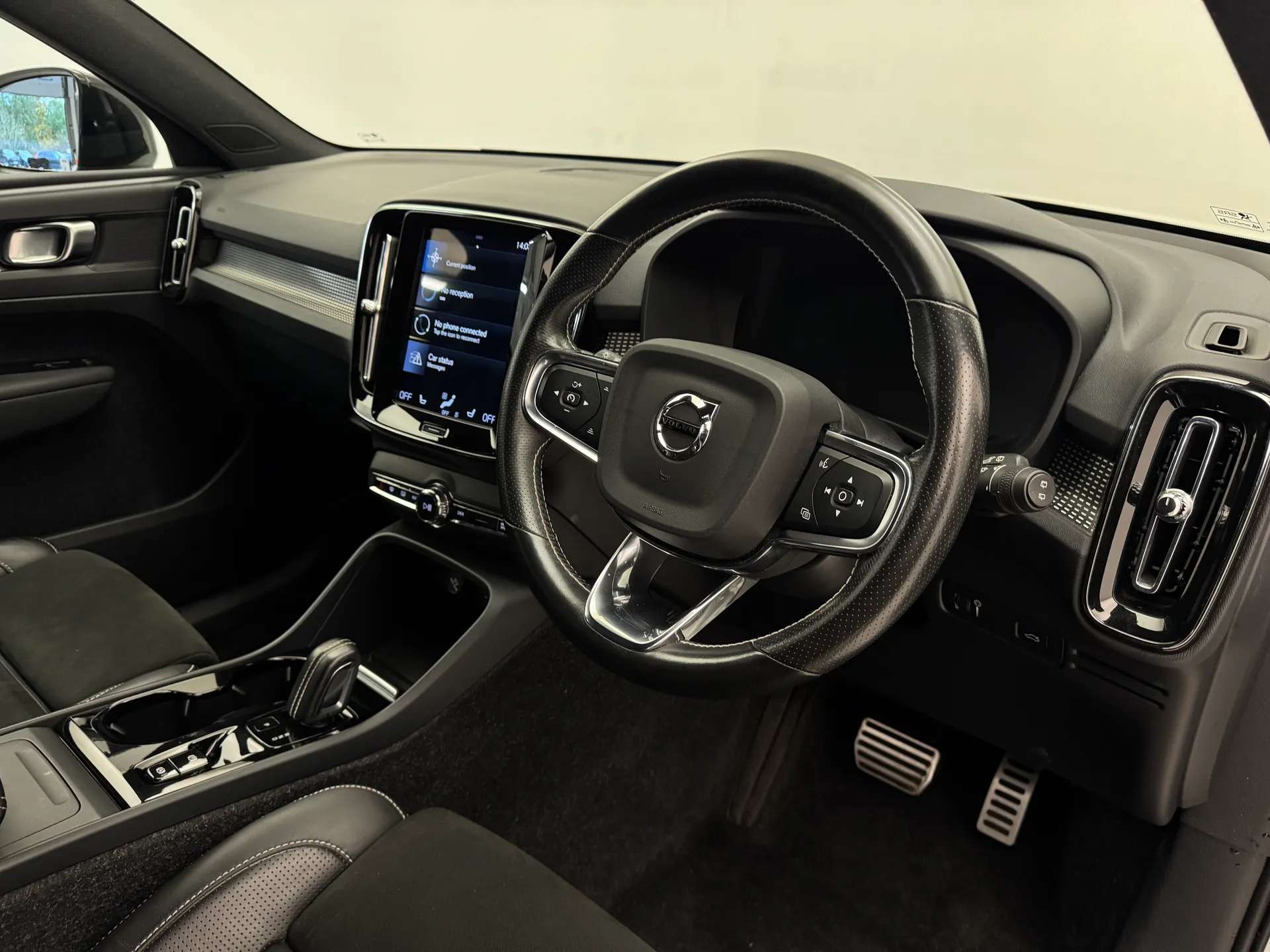 2020 VOLVO XC40 2020 VOLVO XC40