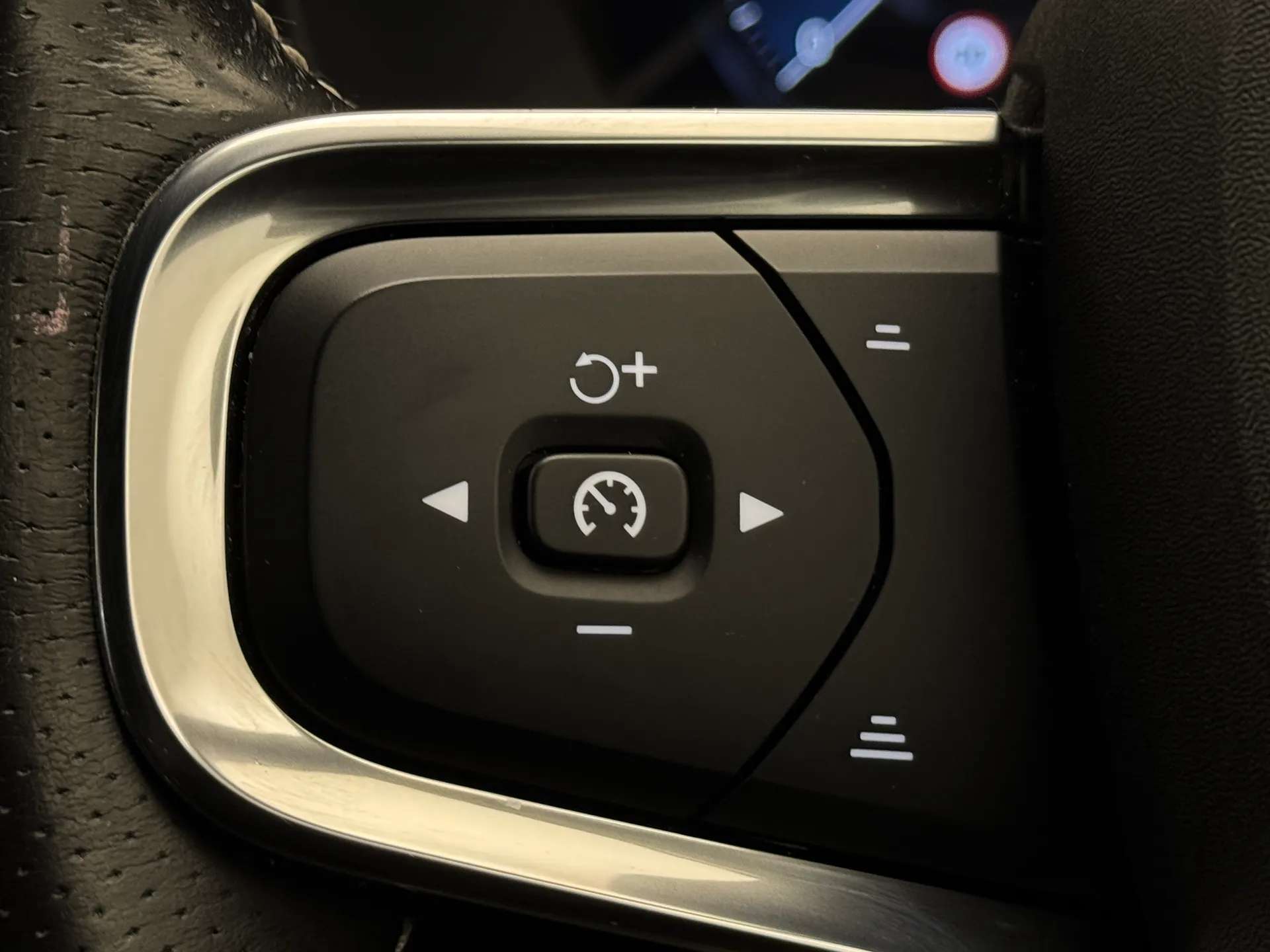 2020 VOLVO XC40 2020 VOLVO XC40