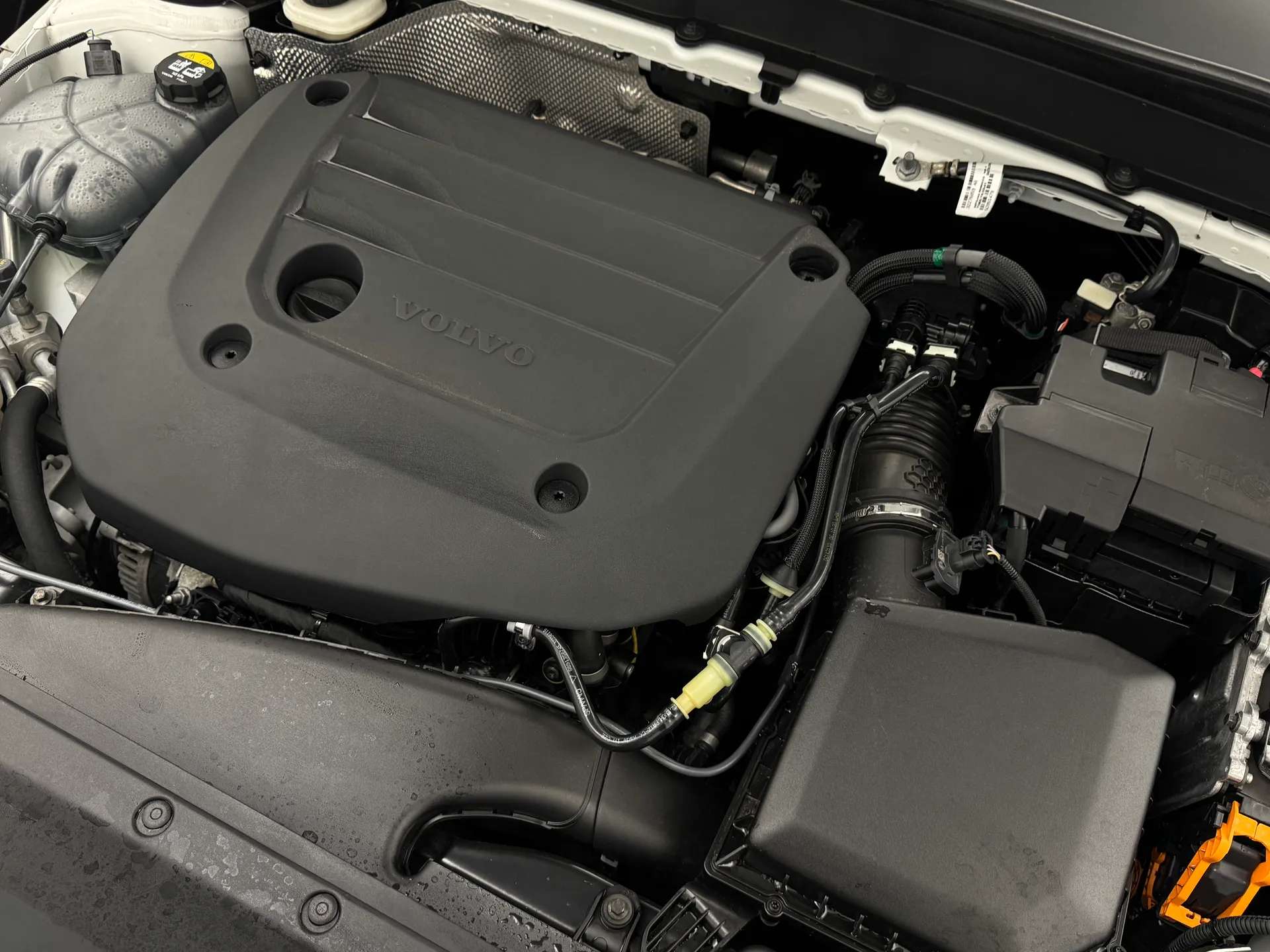 2020 VOLVO XC40 2020 VOLVO XC40