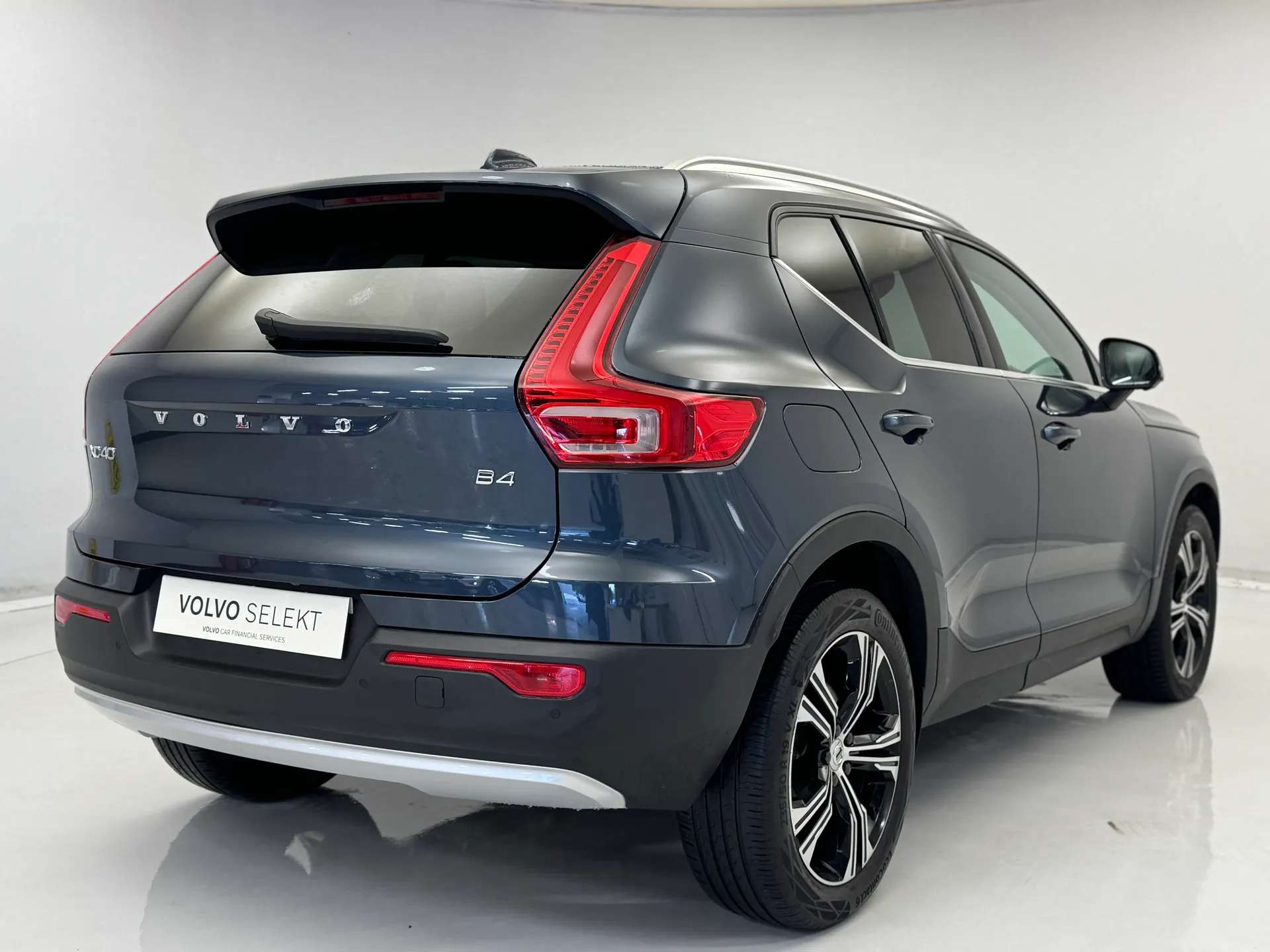 2021 VOLVO XC40 2021 VOLVO XC40