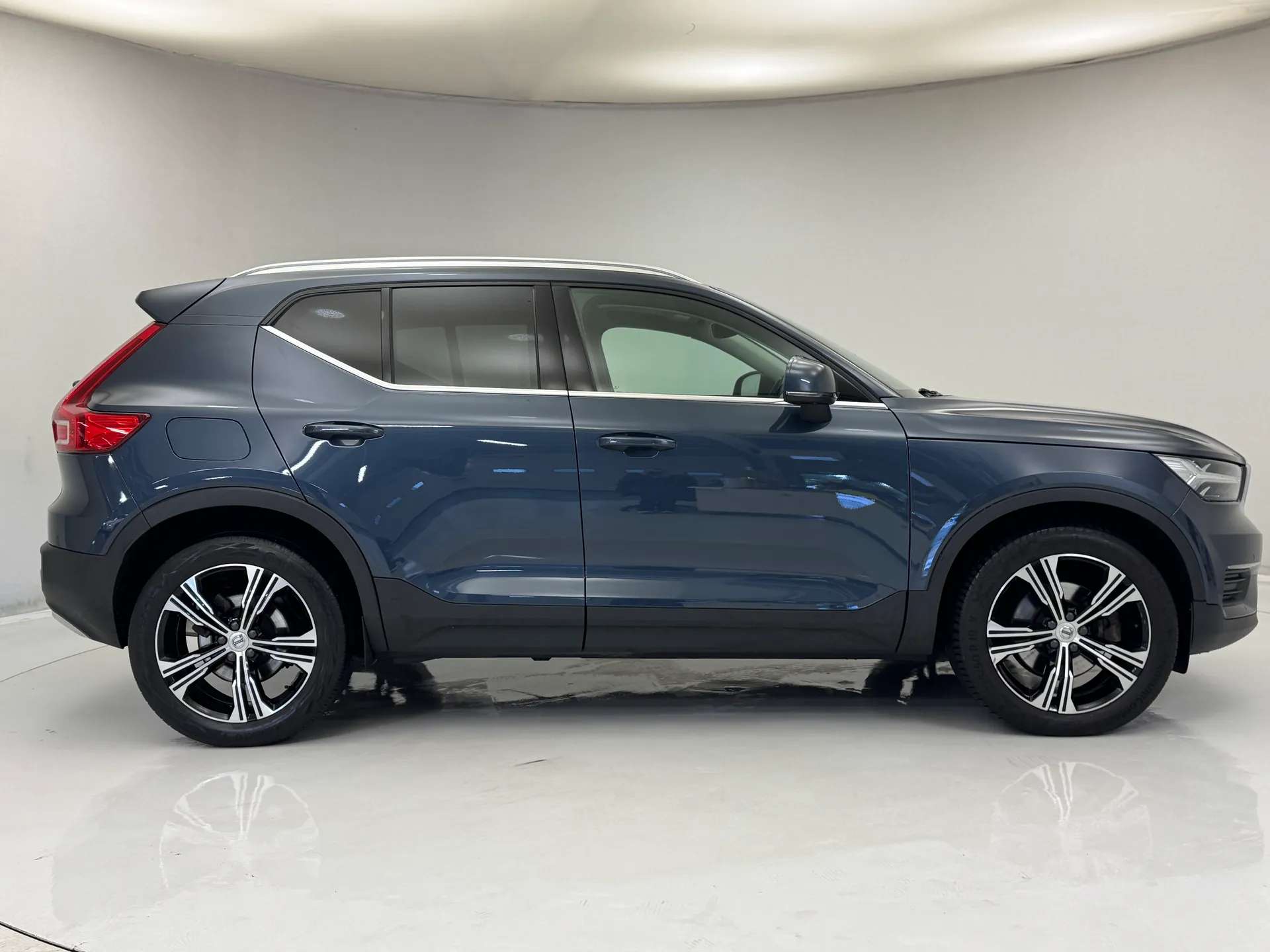 A 2021 VOLVO XC40 2.0 B4P Inscription 5dr Auto A 2021 VOLVO XC40 2.0 B4P Inscription 5dr Auto