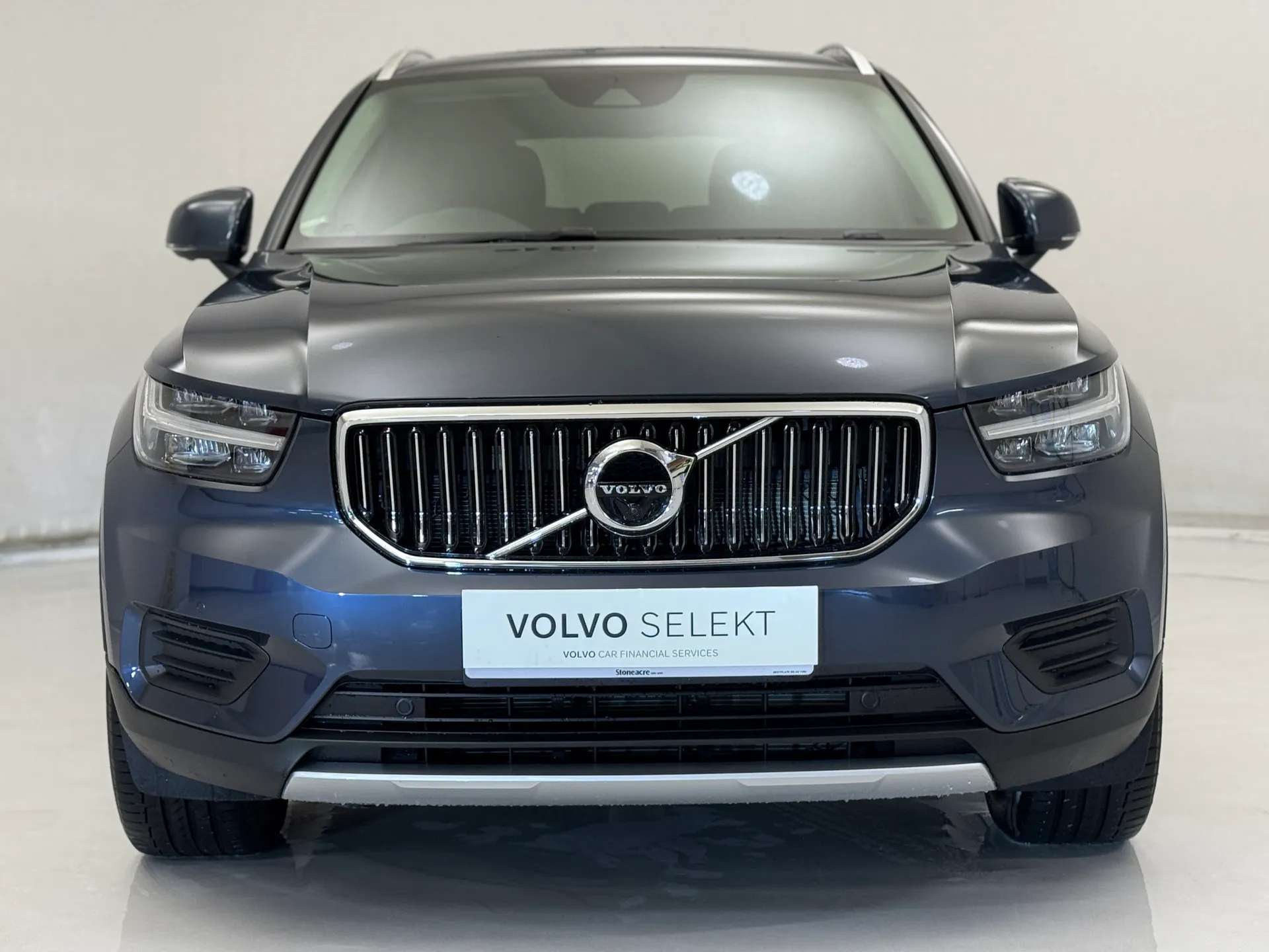 A 2021 VOLVO XC40 2.0 B4P Inscription 5dr Auto A 2021 VOLVO XC40 2.0 B4P Inscription 5dr Auto