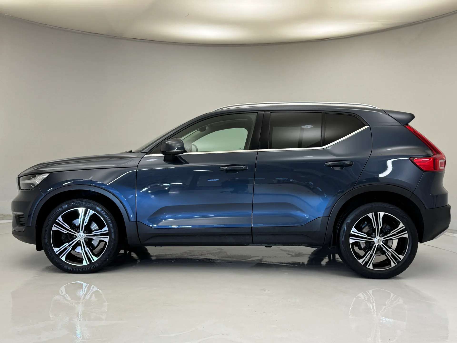 A 2021 VOLVO XC40 2.0 B4P Inscription 5dr Auto A 2021 VOLVO XC40 2.0 B4P Inscription 5dr Auto