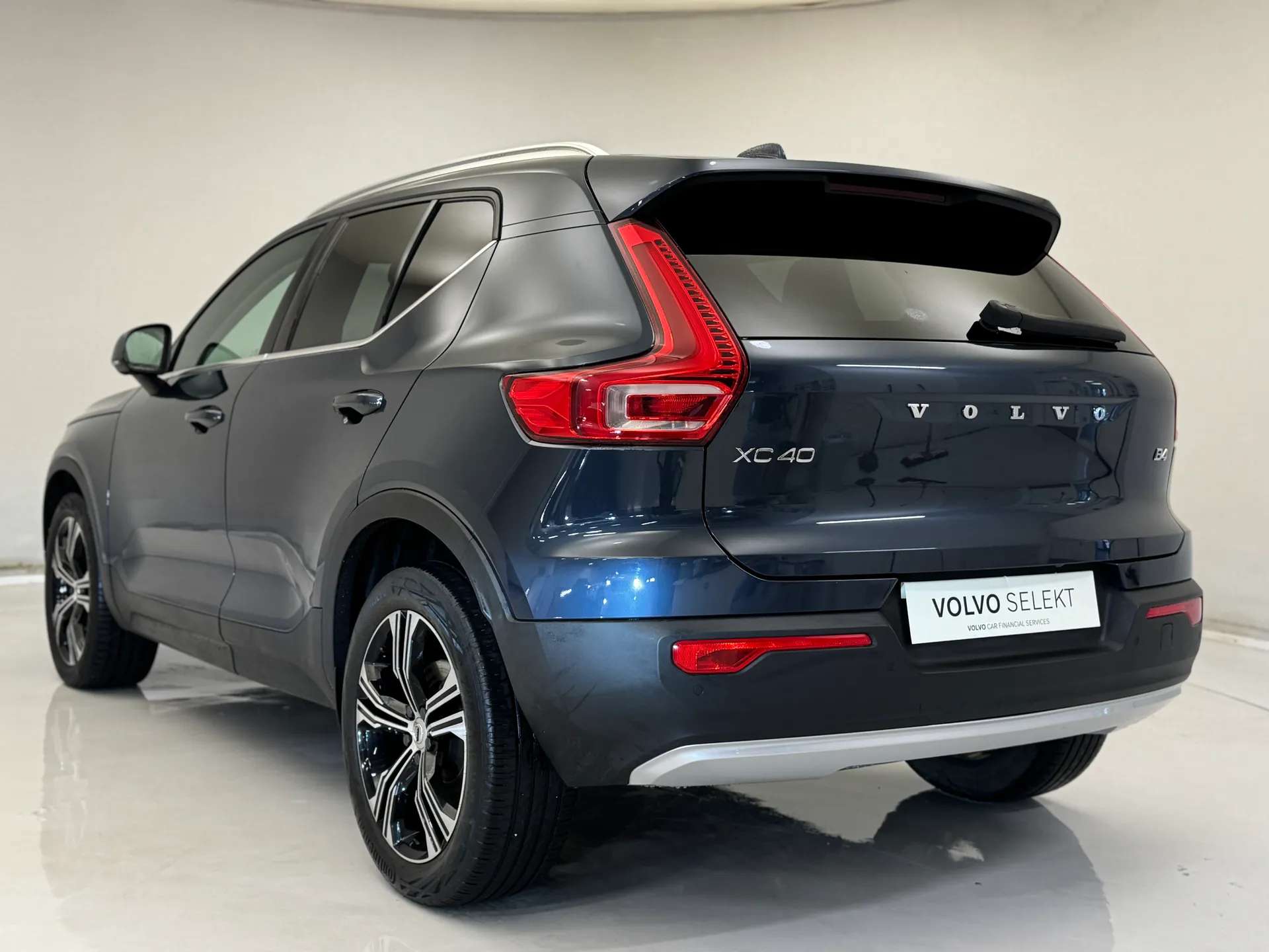 2021 VOLVO XC40 2021 VOLVO XC40
