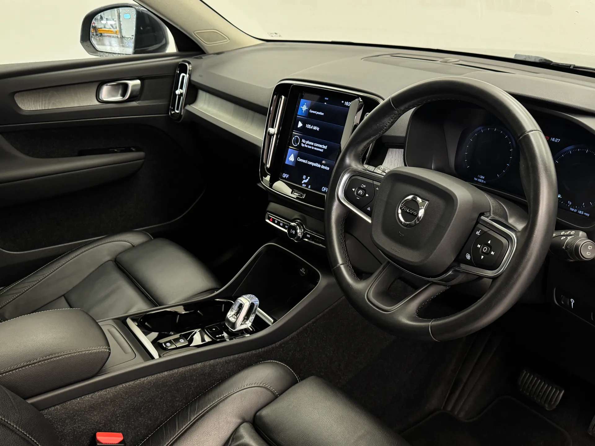 2021 VOLVO XC40 2021 VOLVO XC40