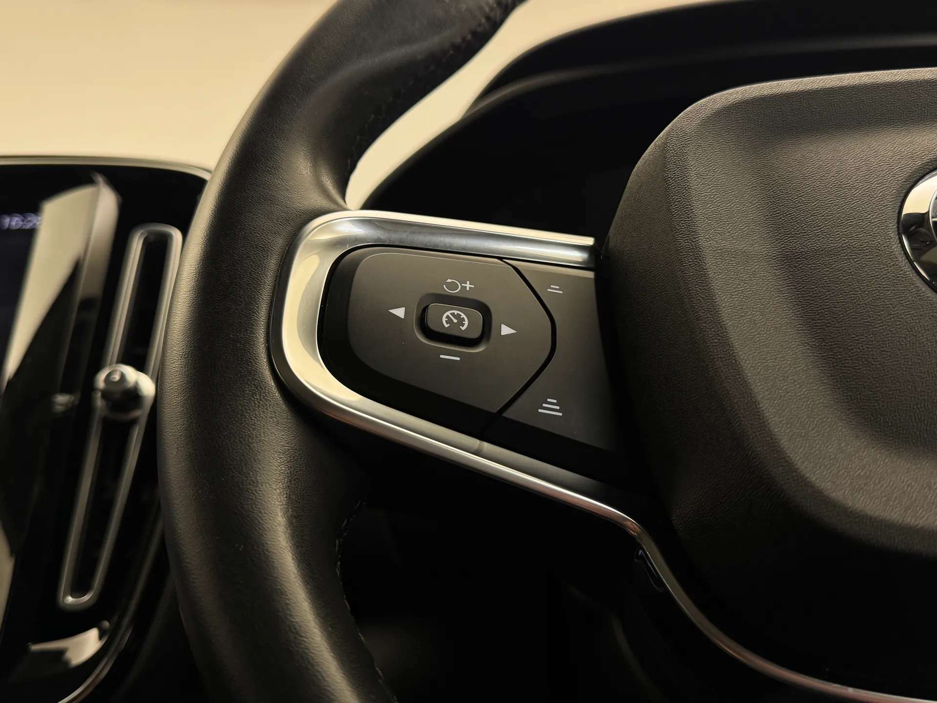 2021 VOLVO XC40 2021 VOLVO XC40