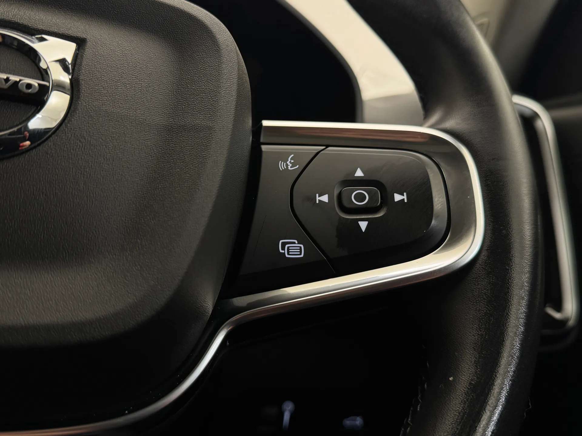2021 VOLVO XC40 2021 VOLVO XC40