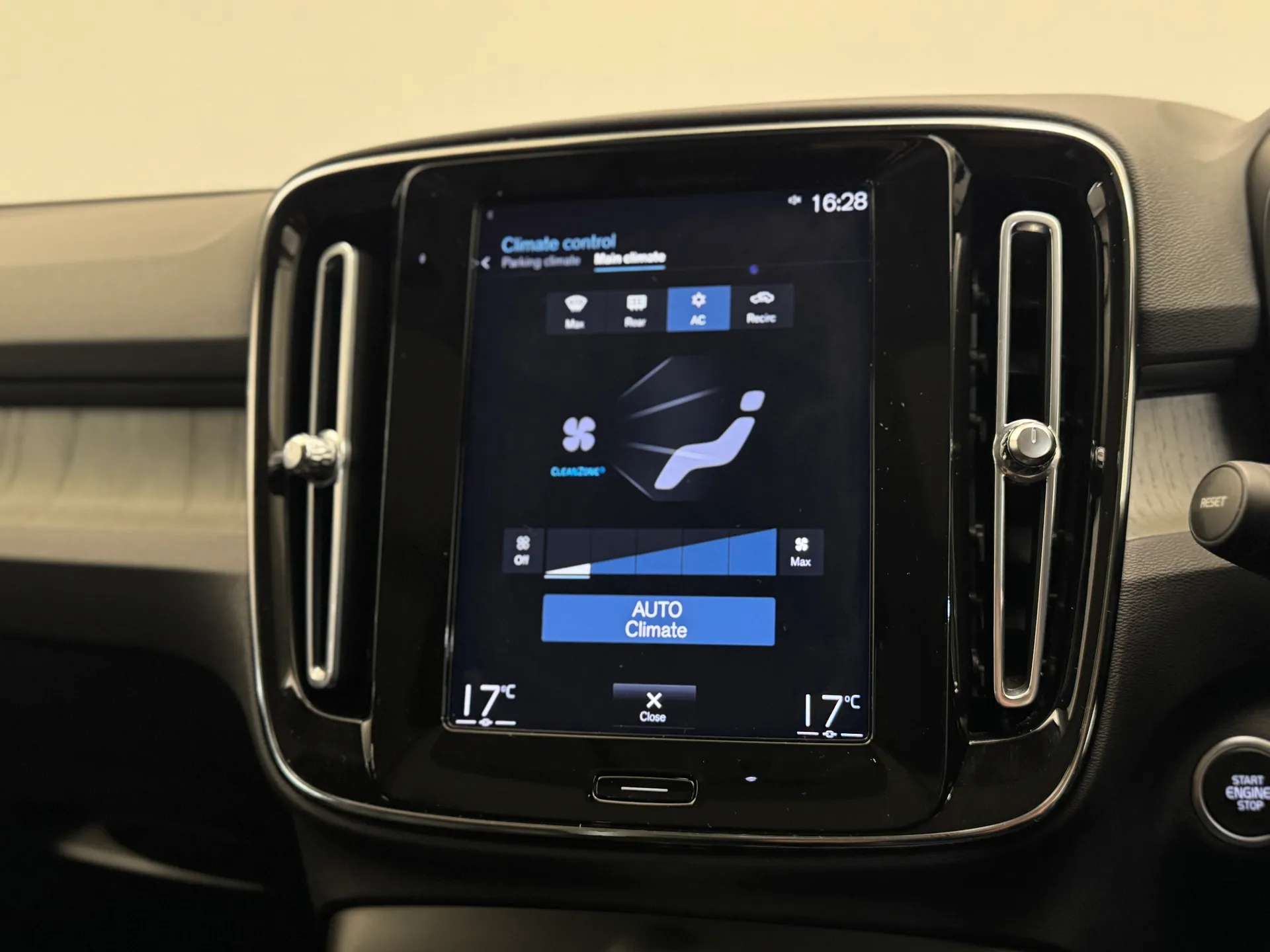 2021 VOLVO XC40 2021 VOLVO XC40