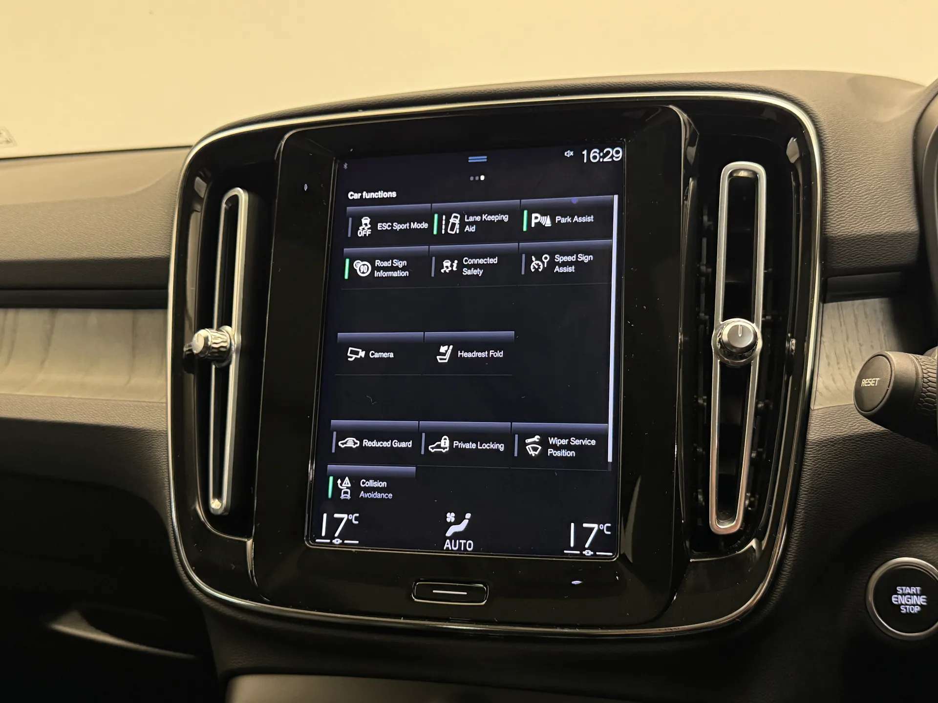 2021 VOLVO XC40 2021 VOLVO XC40