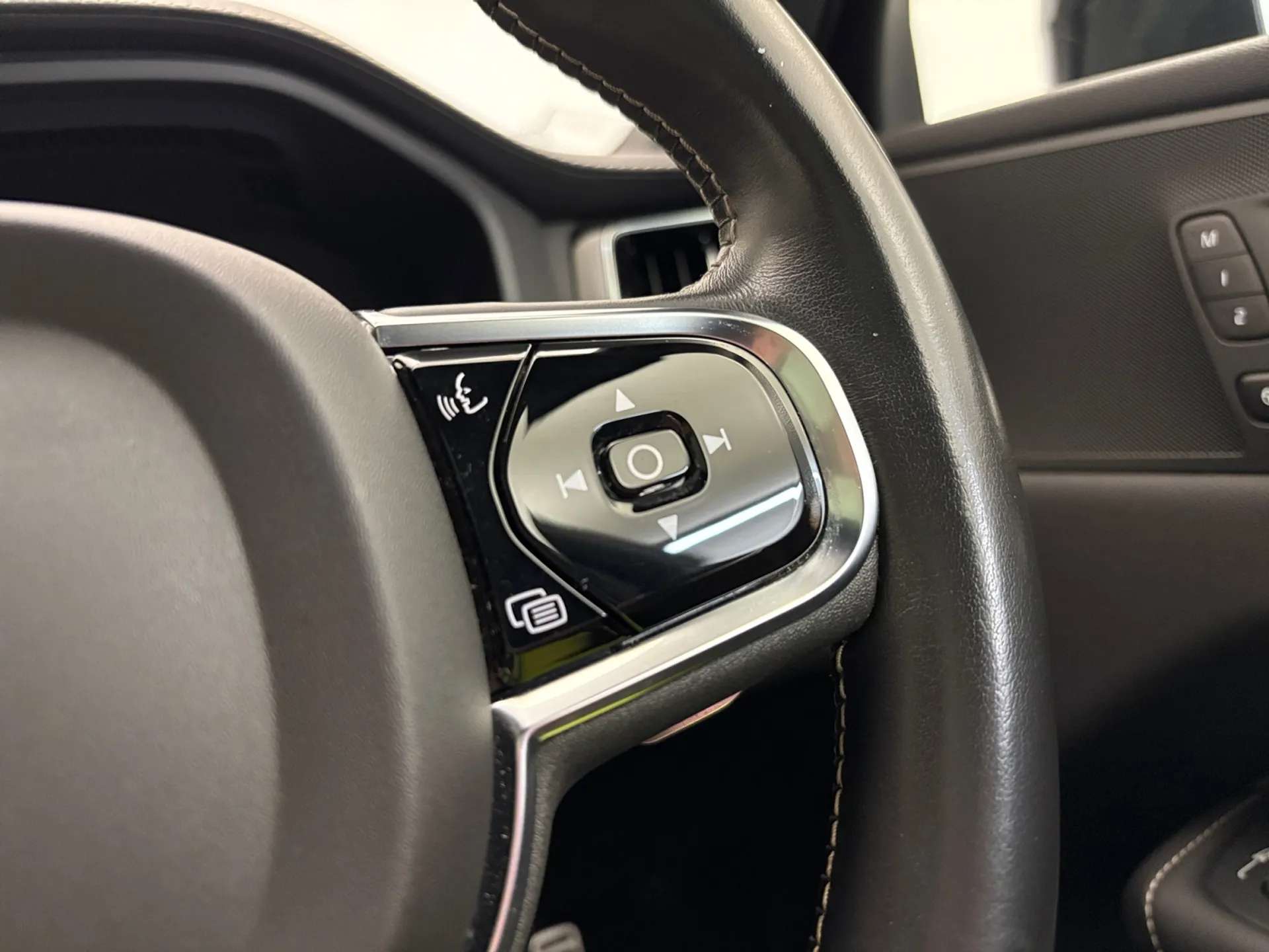 2020 VOLVO XC60 2020 VOLVO XC60