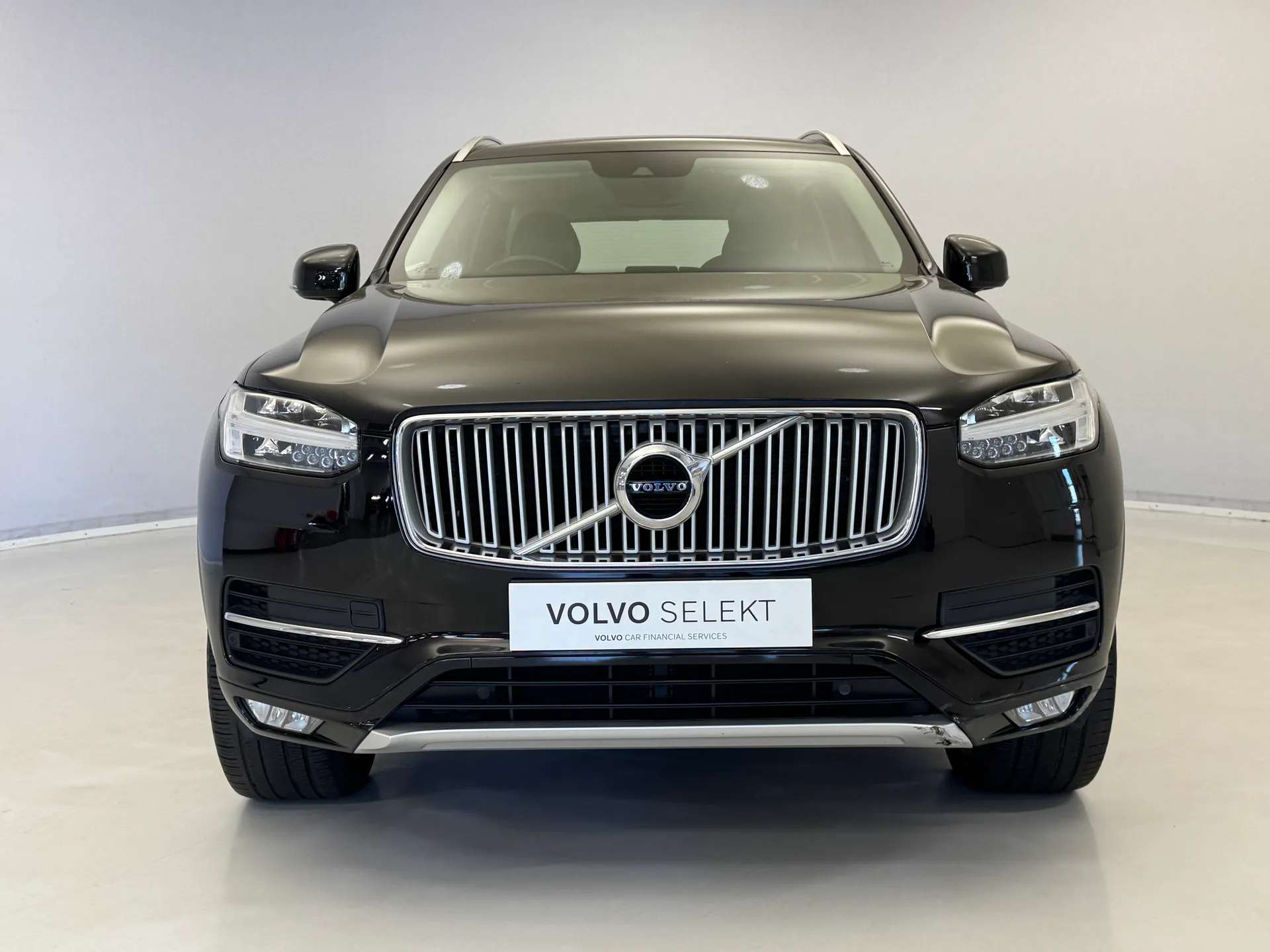 A 2017 VOLVO XC90 2.0 D5 PowerPulse Inscription Pro 5dr AWD G tronic A 2017 VOLVO XC90 2.0 D5 PowerPulse Inscription Pro 5dr AWD G tronic