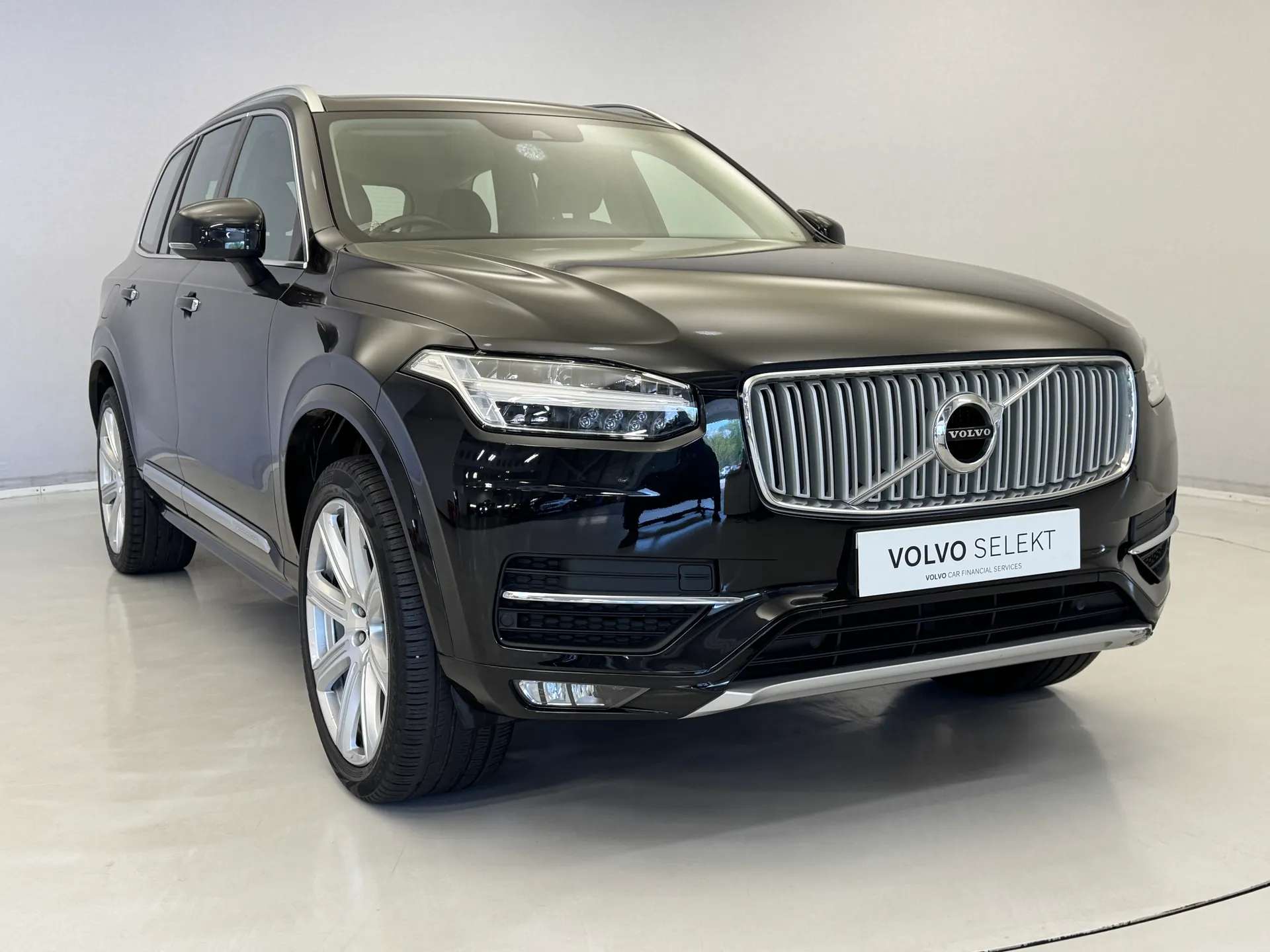 A 2017 VOLVO XC90 2.0 D5 PowerPulse Inscription Pro 5dr AWD G tronic A 2017 VOLVO XC90 2.0 D5 PowerPulse Inscription Pro 5dr AWD G tronic