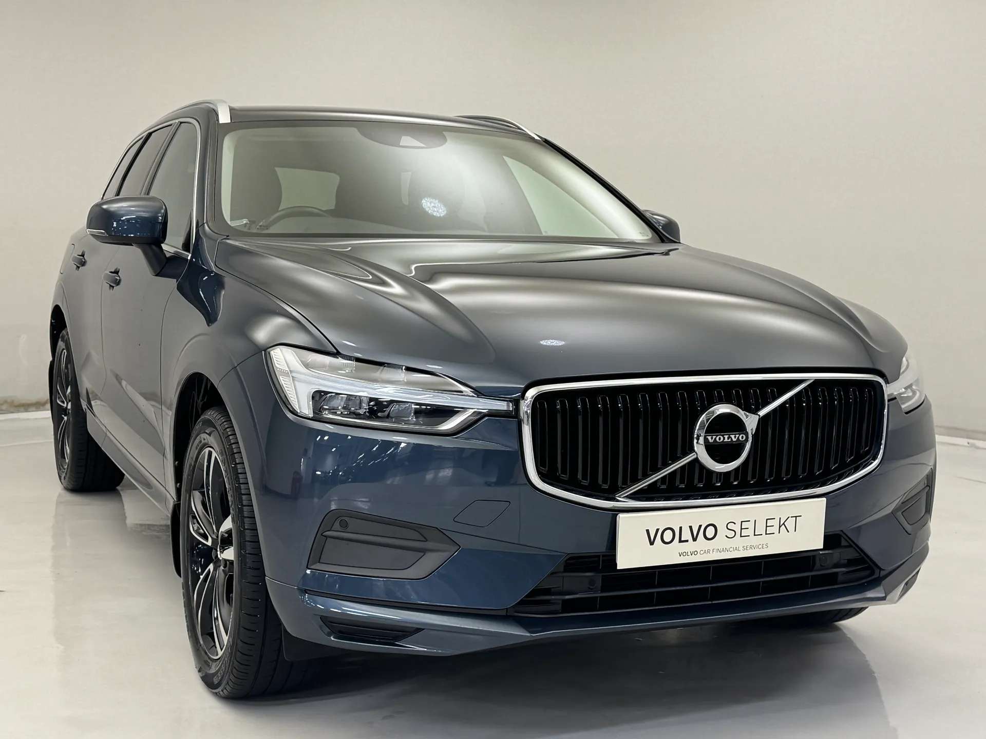A 2019 VOLVO XC60 2.0 T4 190 Edition 5dr Geartronic A 2019 VOLVO XC60 2.0 T4 190 Edition 5dr Geartronic