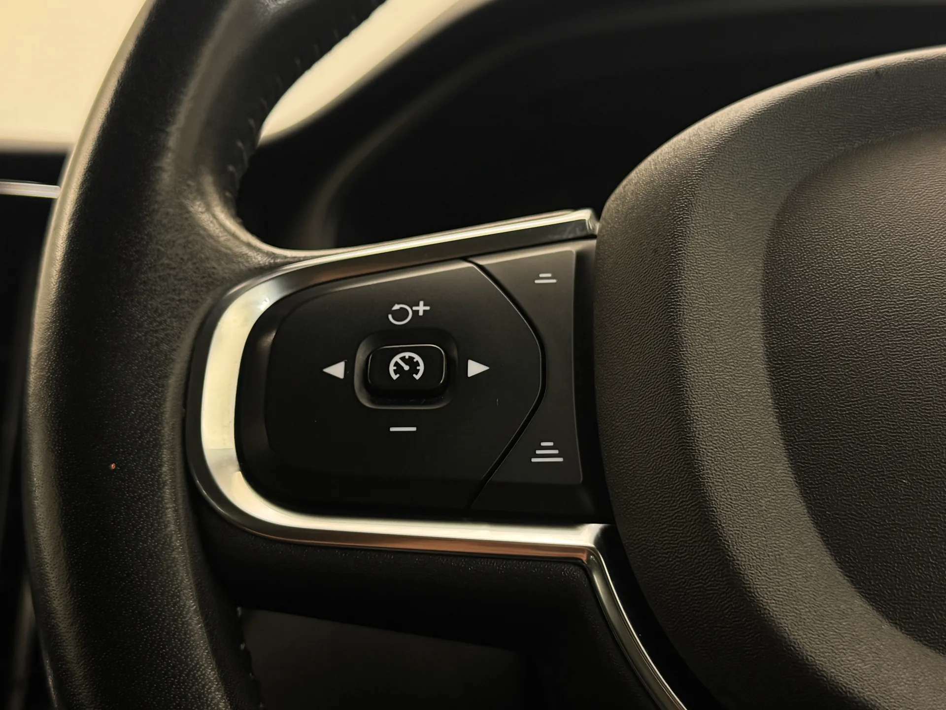 2019 VOLVO XC60 2019 VOLVO XC60