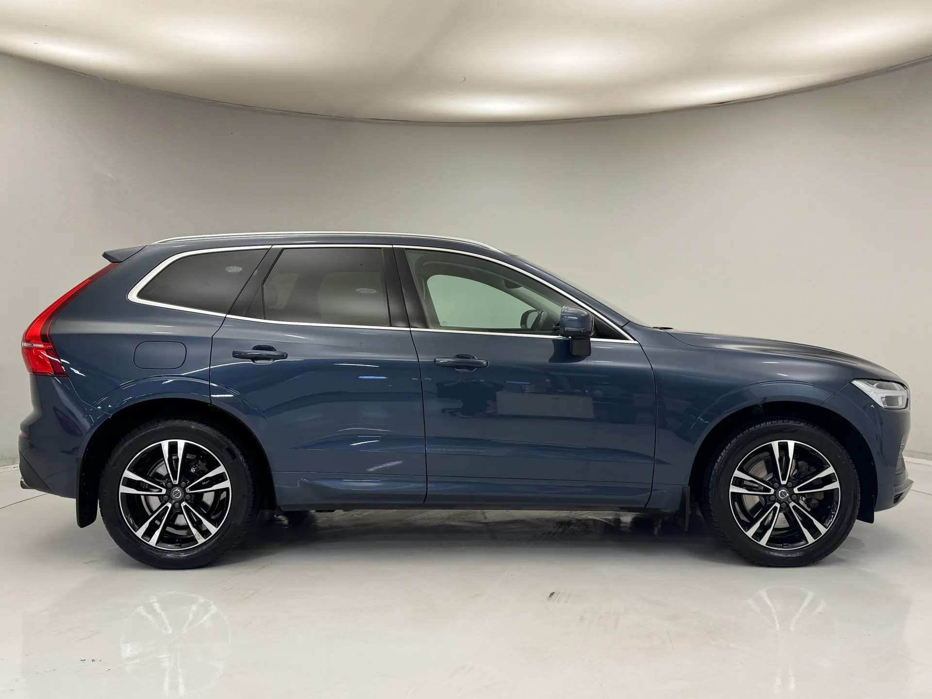 A 2019 VOLVO XC60 2.0 T4 190 Edition 5dr Geartronic A 2019 VOLVO XC60 2.0 T4 190 Edition 5dr Geartronic