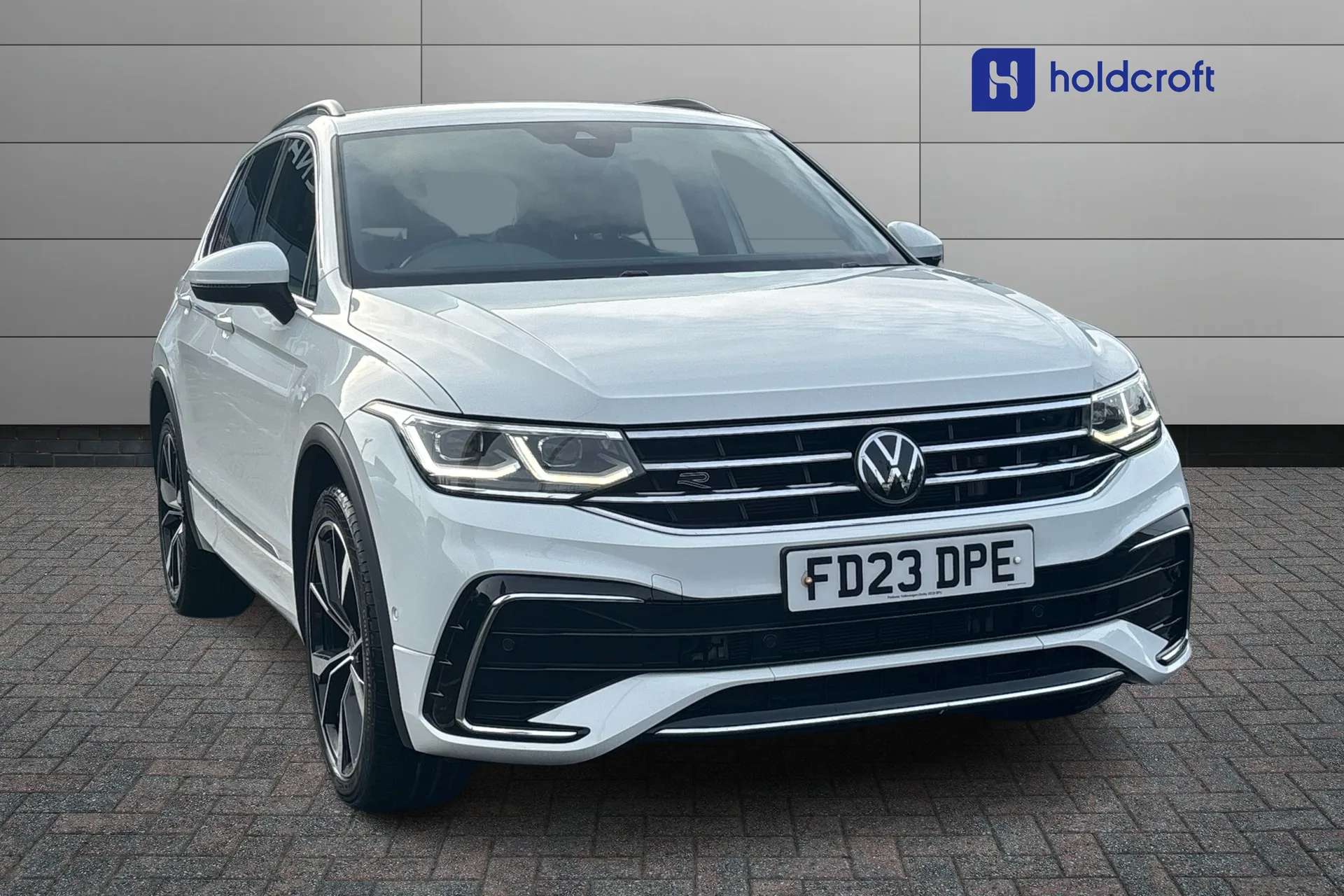 A 2023 VOLKSWAGEN TIGUAN 1.4 TSI eHybrid R-Line 5dr DSG A 2023 VOLKSWAGEN TIGUAN 1.4 TSI eHybrid R-Line 5dr DSG