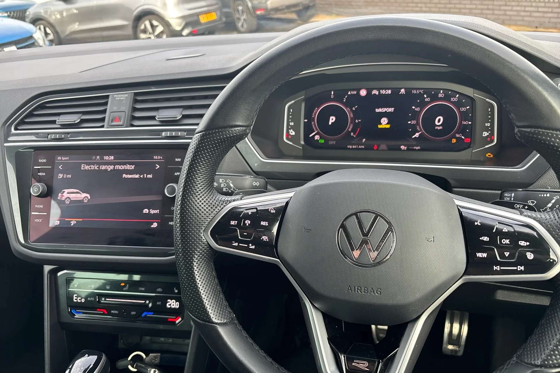 A 2023 VOLKSWAGEN TIGUAN 1.4 TSI eHybrid R-Line 5dr DSG A 2023 VOLKSWAGEN TIGUAN 1.4 TSI eHybrid R-Line 5dr DSG