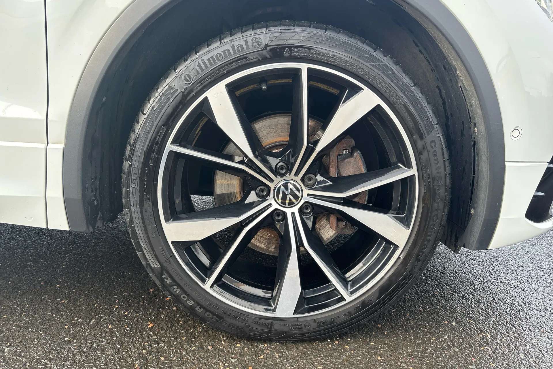 A 2023 VOLKSWAGEN TIGUAN 1.4 TSI eHybrid R-Line 5dr DSG A 2023 VOLKSWAGEN TIGUAN 1.4 TSI eHybrid R-Line 5dr DSG