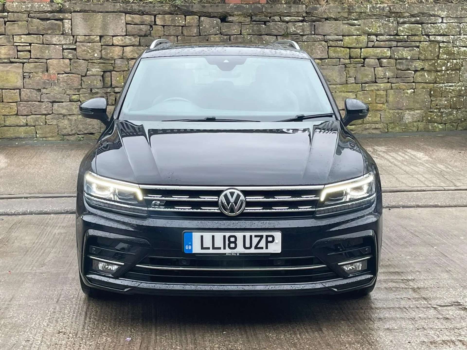 A 2018 VOLKSWAGEN TIGUAN 2.0 TSi 180 4Motion R-Line 5dr DSG A 2018 VOLKSWAGEN TIGUAN 2.0 TSi 180 4Motion R-Line 5dr DSG