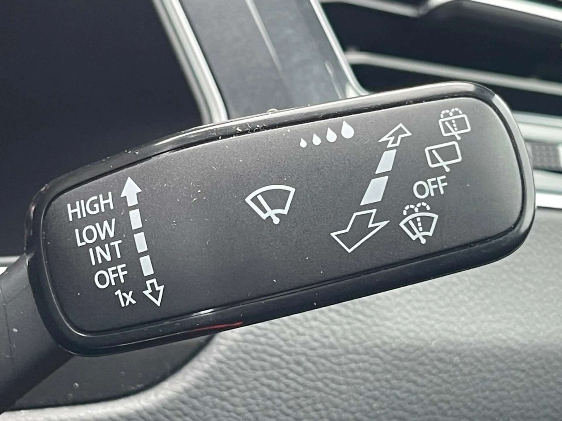 2018 VOLKSWAGEN TIGUAN 2018 VOLKSWAGEN TIGUAN