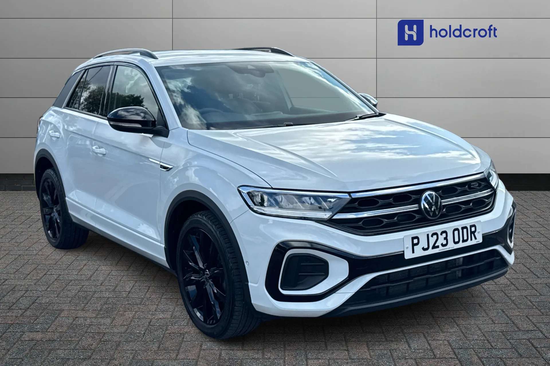 A 2023 VOLKSWAGEN T-ROC 1.5 TSI R-Line 5dr DSG A 2023 VOLKSWAGEN T-ROC 1.5 TSI R-Line 5dr DSG
