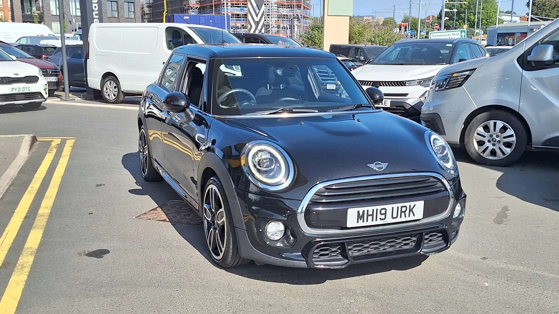 A 2019 MINI HATCH 1.5 Cooper Sport II 5dr A 2019 MINI HATCH 1.5 Cooper Sport II 5dr