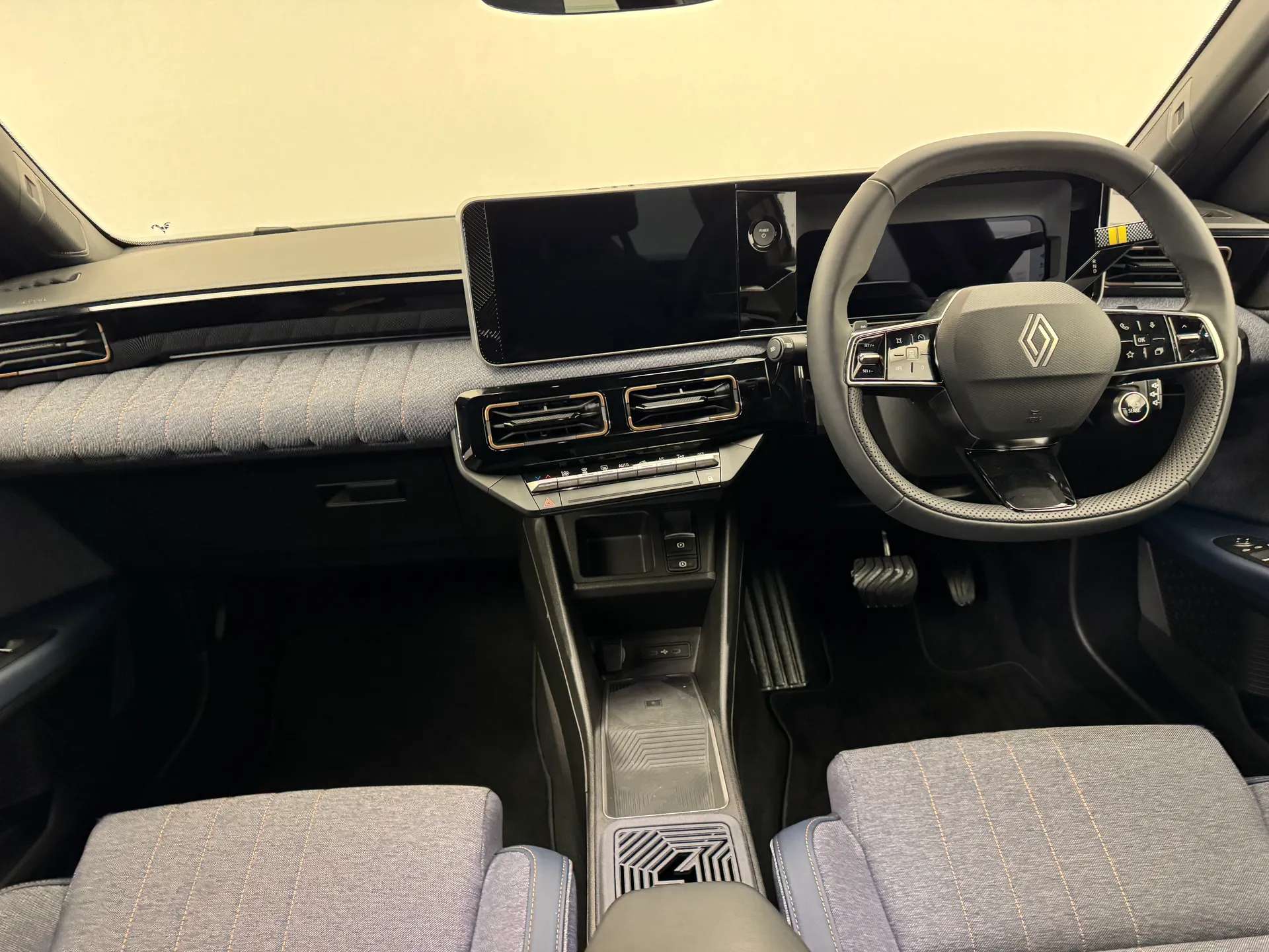 2025 RENAULT 4 2025 RENAULT 4