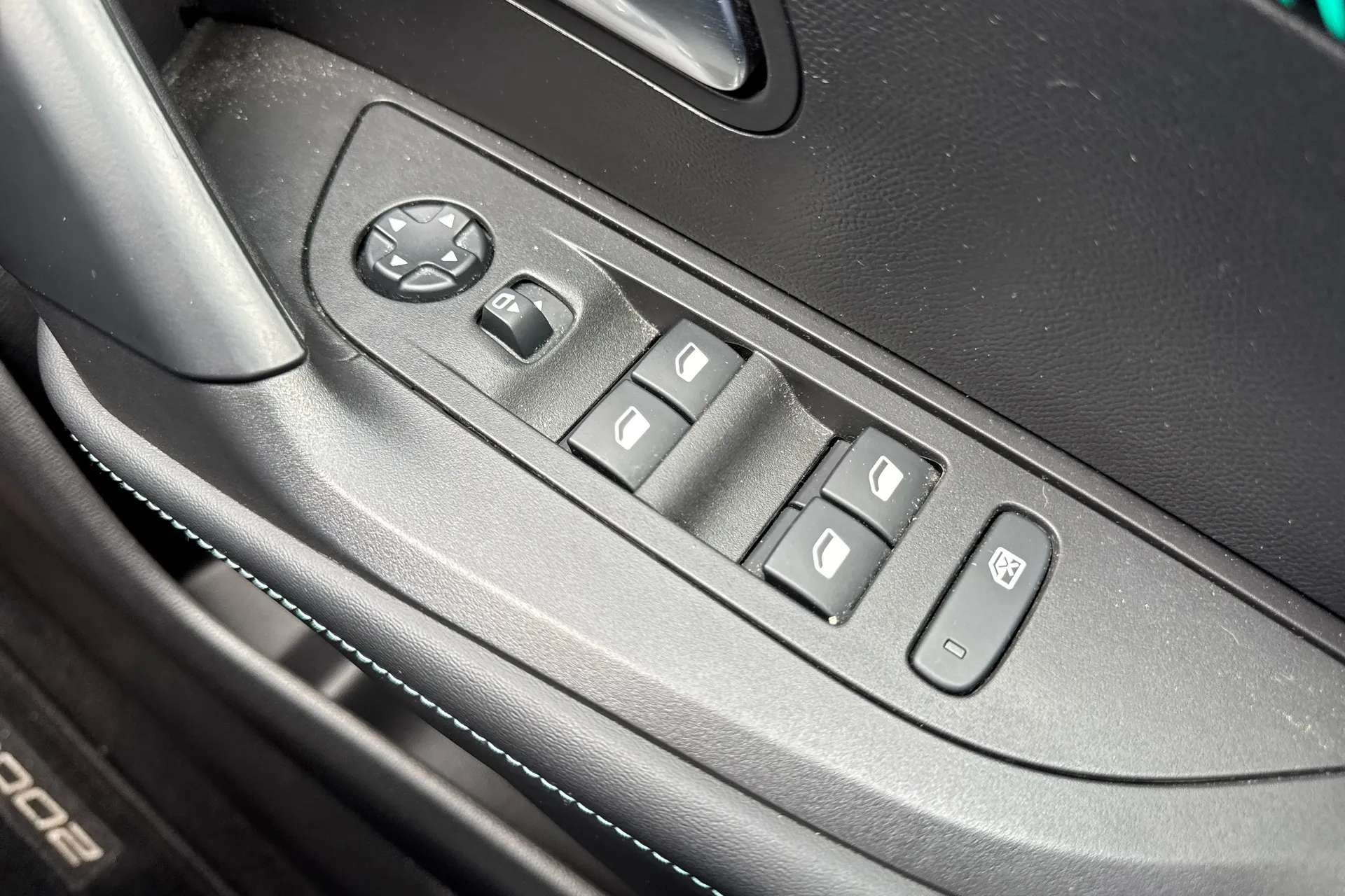 2021 PEUGEOT 2008 2021 PEUGEOT 2008