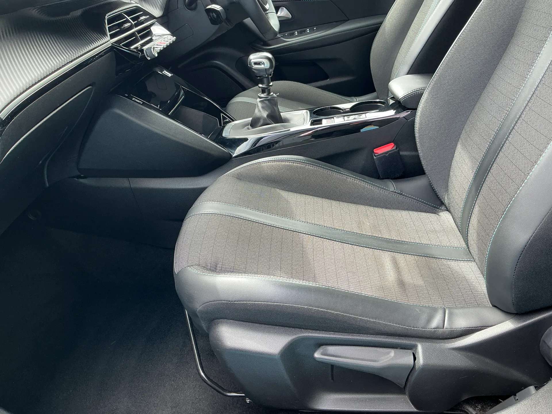 2023 PEUGEOT 2008 2023 PEUGEOT 2008