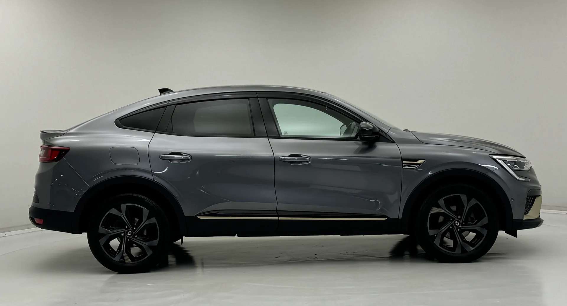 A 2023 RENAULT ARKANA 1.6 E-Tech full hybrid 145 Engineered 5dr Auto A 2023 RENAULT ARKANA 1.6 E-Tech full hybrid 145 Engineered 5dr Auto