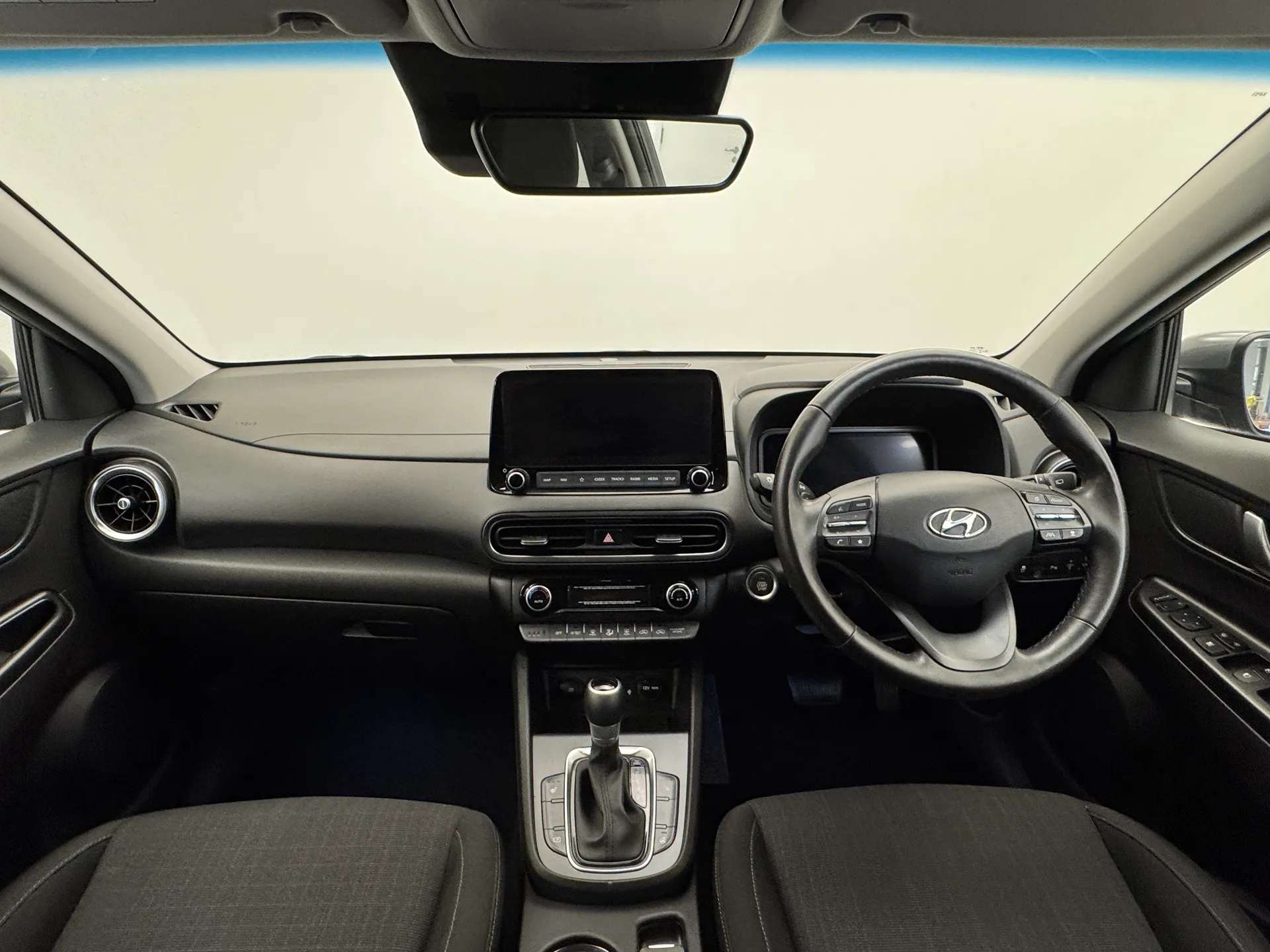 A 2022 HYUNDAI KONA 1.6 GDi Hybrid Premium 5dr DCT A 2022 HYUNDAI KONA 1.6 GDi Hybrid Premium 5dr DCT