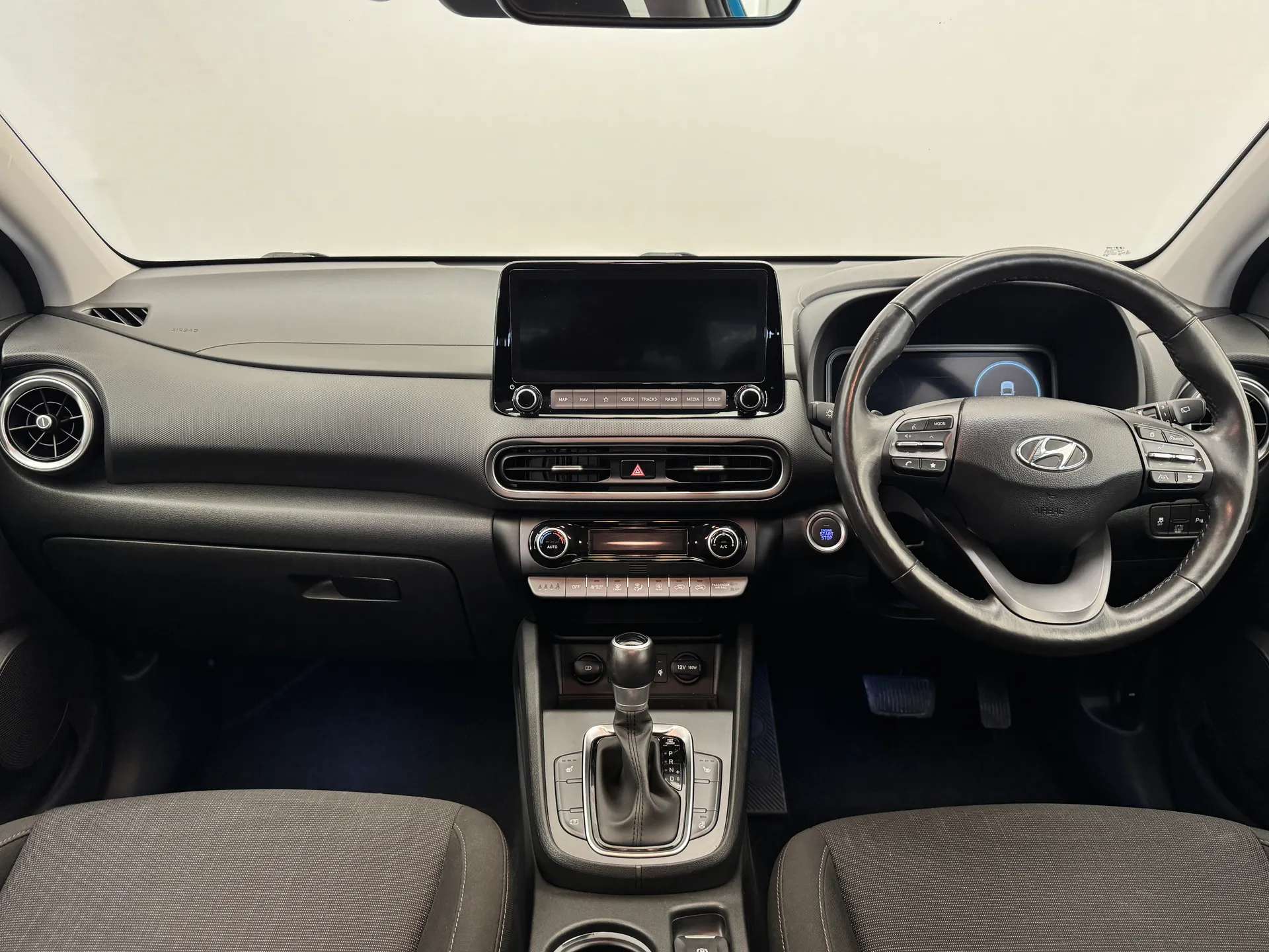 A 2022 HYUNDAI KONA 1.6 GDi Hybrid Premium 5dr DCT A 2022 HYUNDAI KONA 1.6 GDi Hybrid Premium 5dr DCT